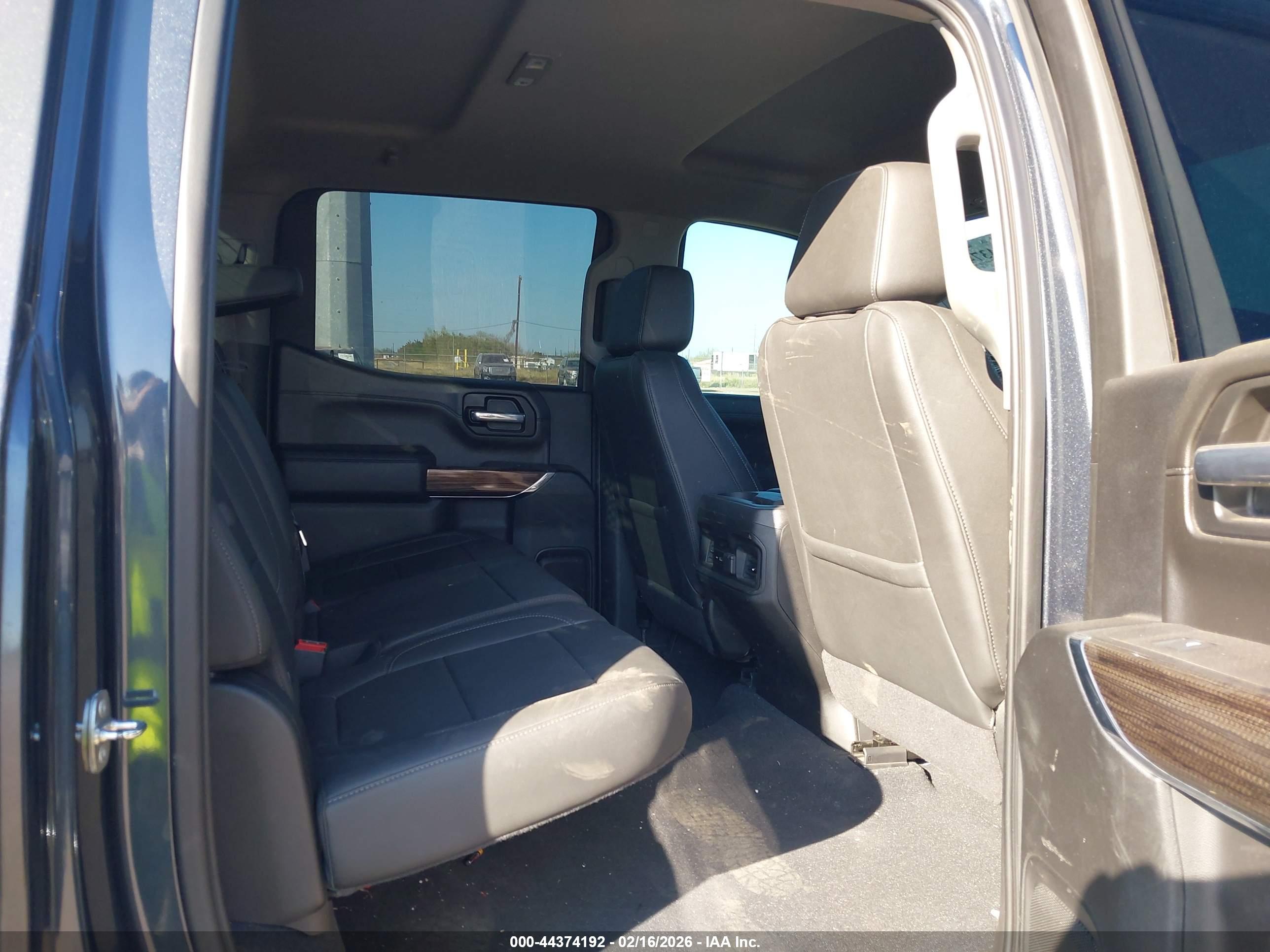 CHEVROLET SILVERADO image 8
