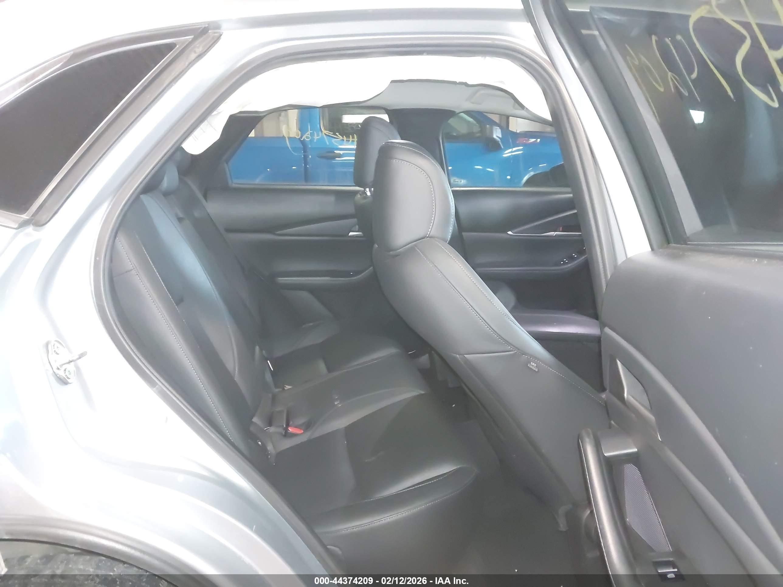 MAZDA CX-30 image 8