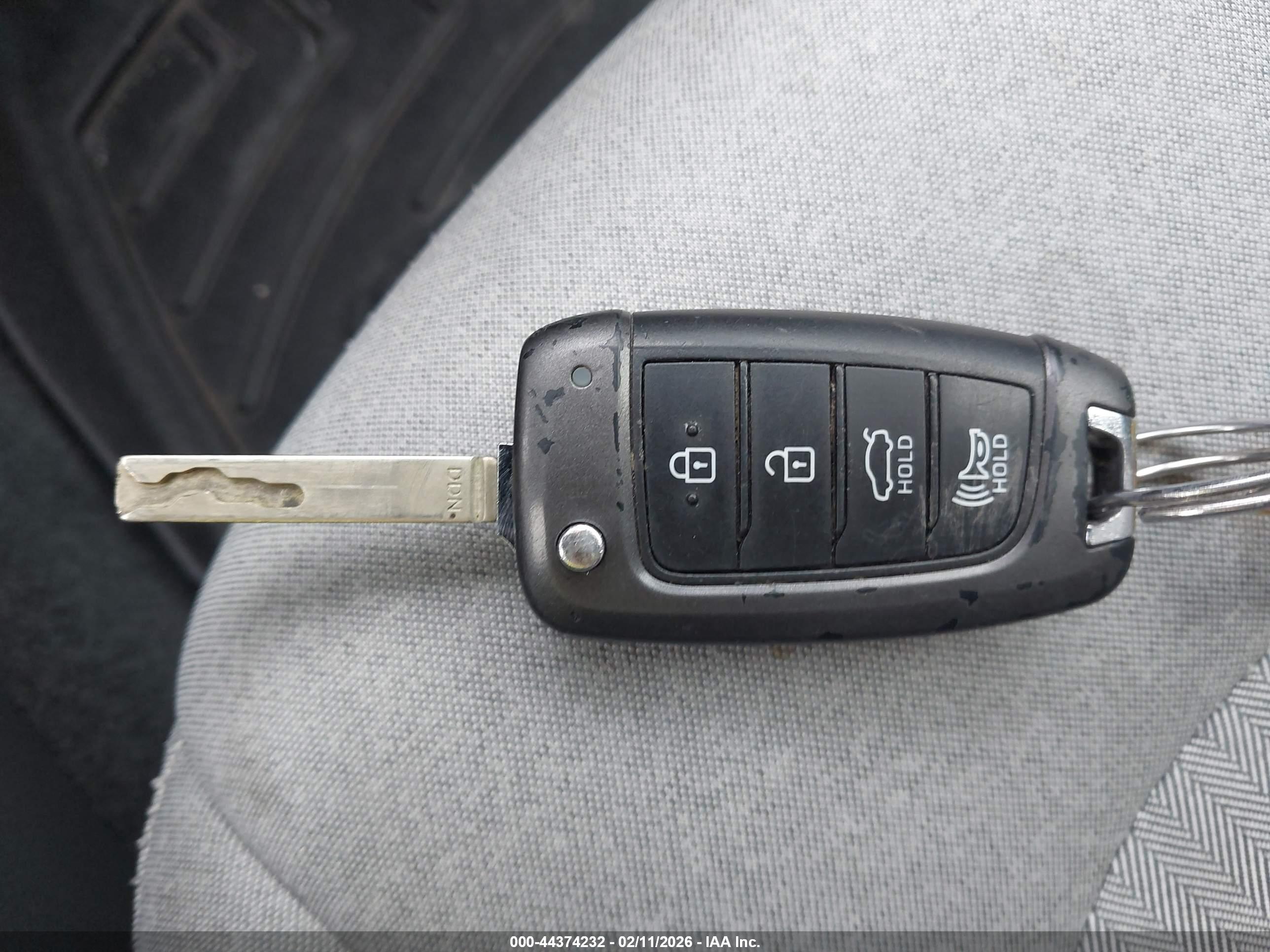 HYUNDAI SONATA image 11