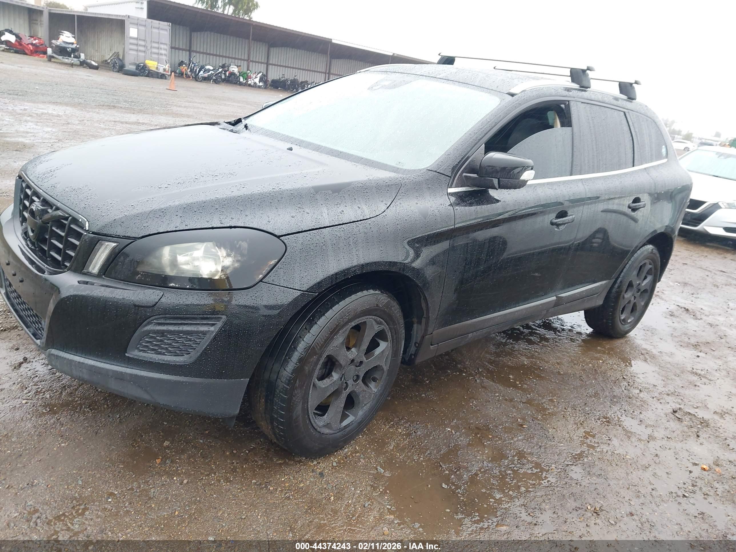 VOLVO XC60 image 2