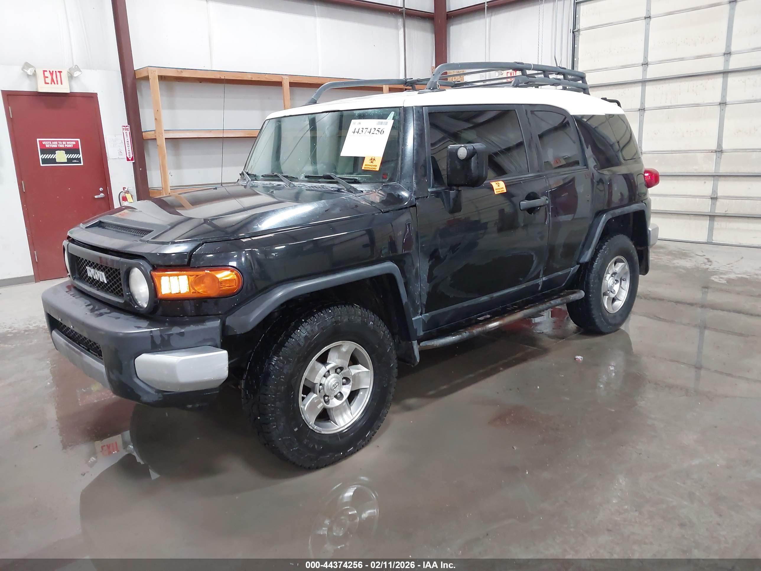 TOYOTA FJ image 2