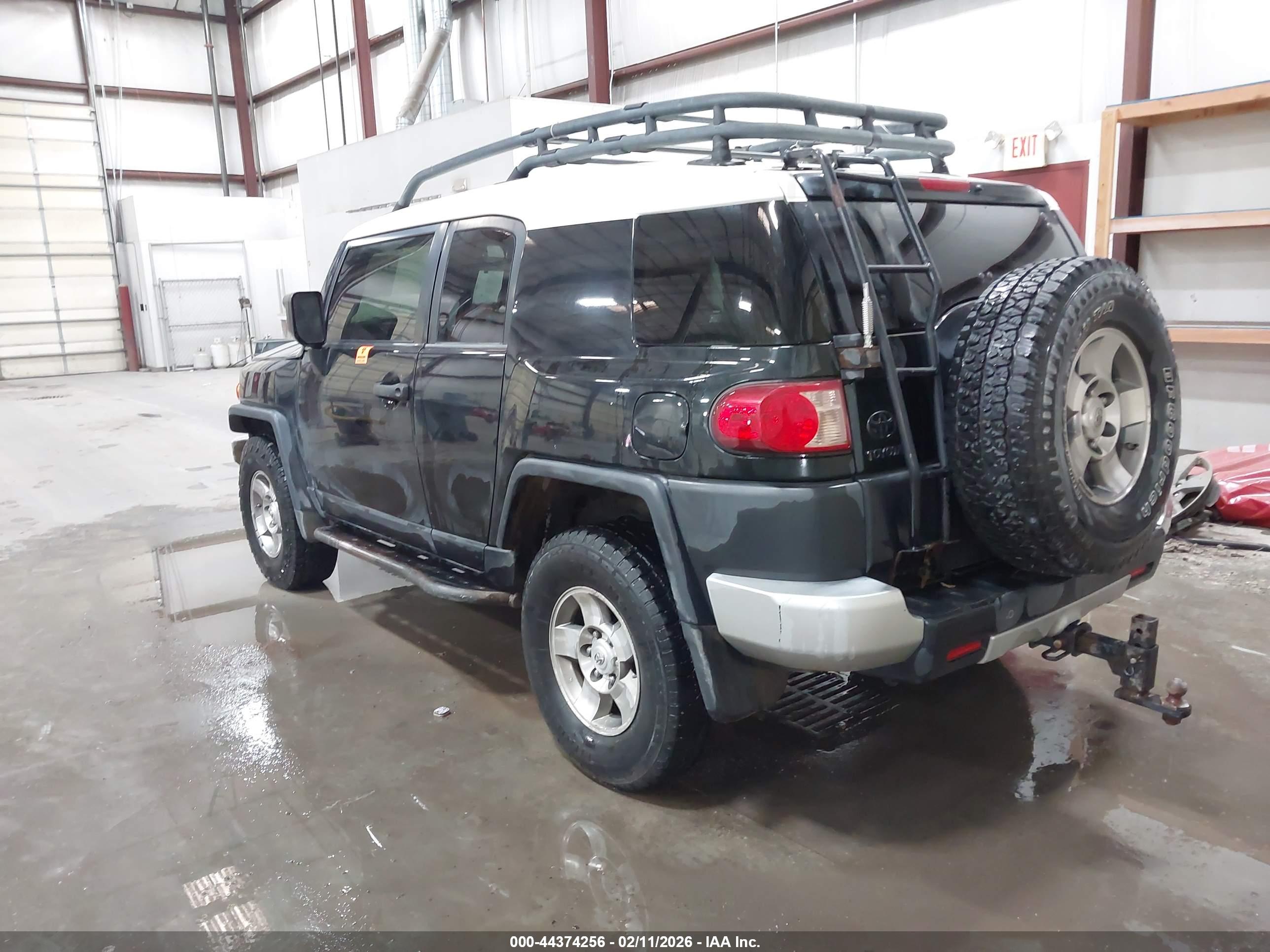 TOYOTA FJ image 3