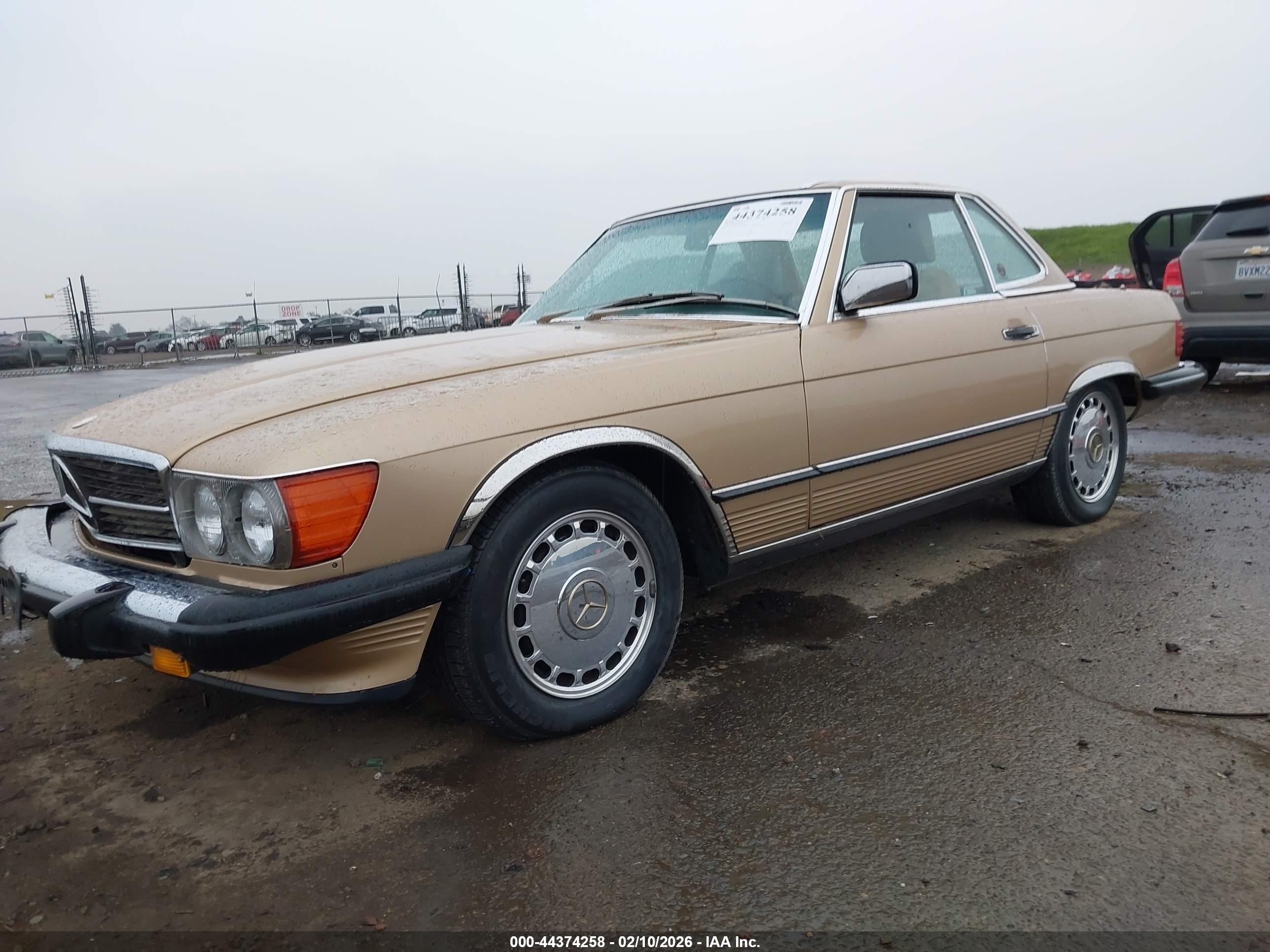 MERCEDES-BENZ 560 image 2
