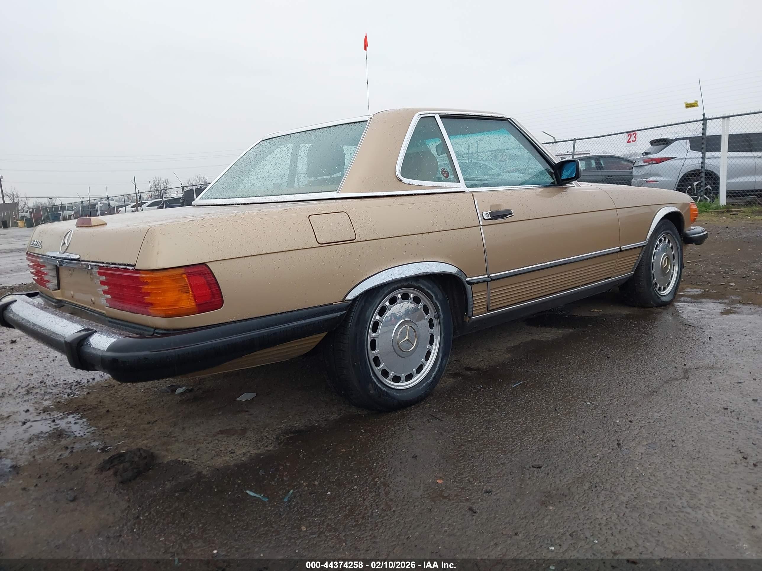 MERCEDES-BENZ 560 image 4