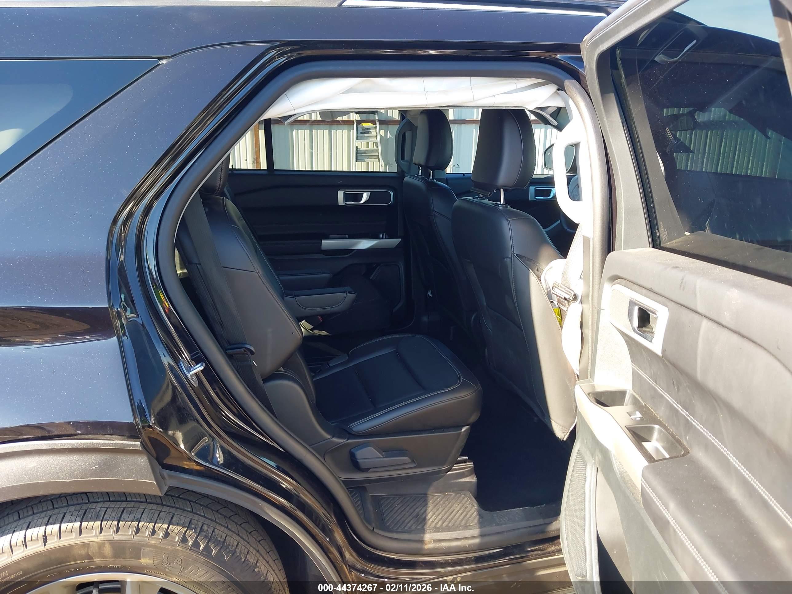 FORD EXPLORER image 8