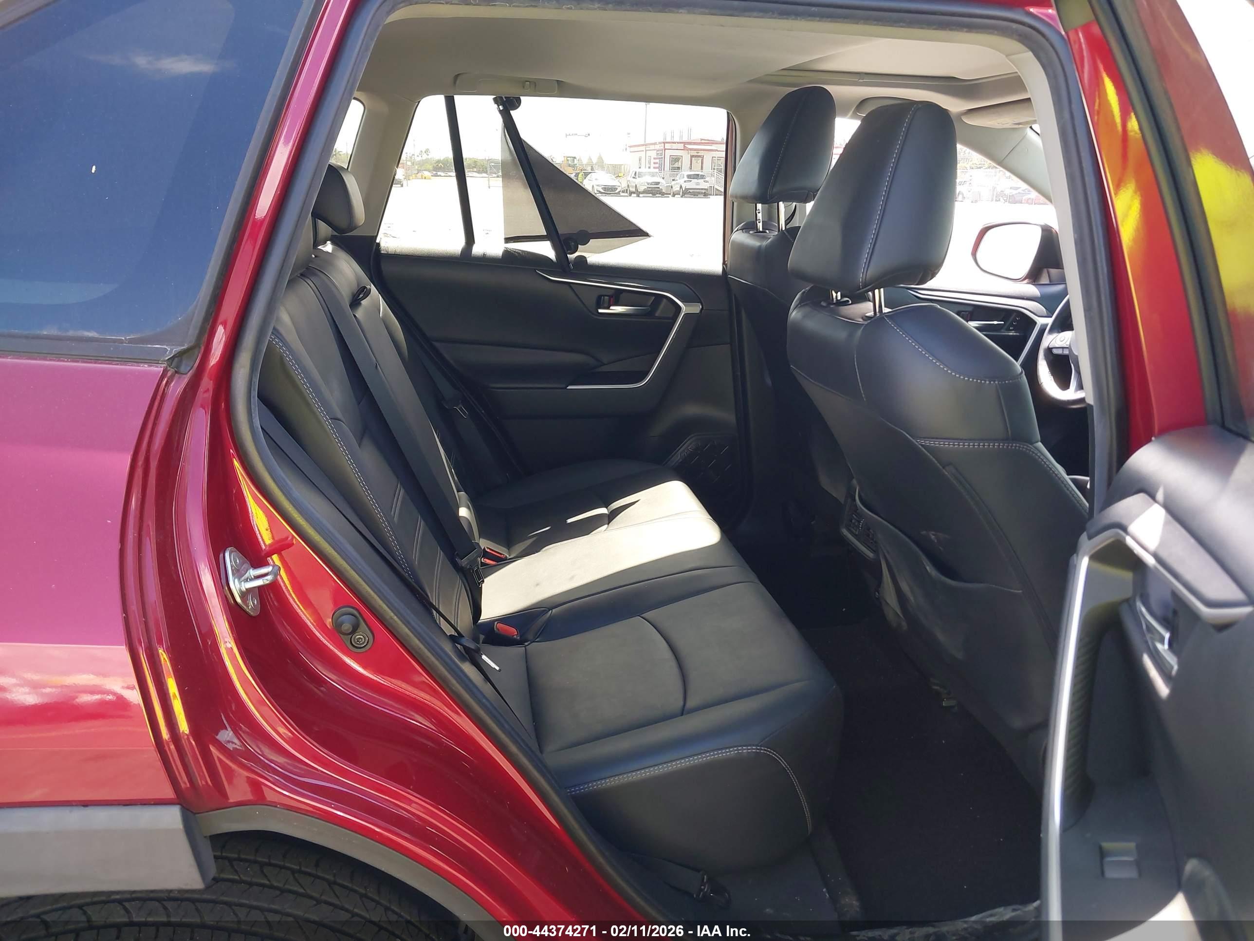 TOYOTA RAV4 image 8