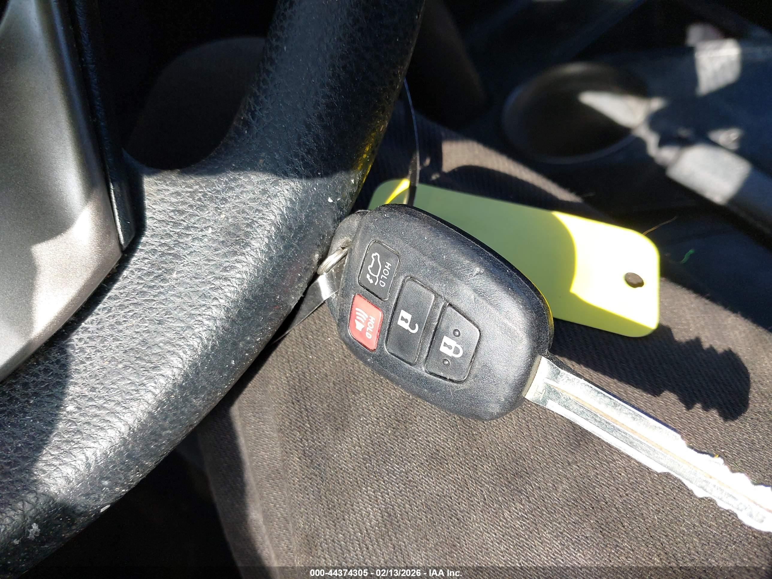 TOYOTA RAV4 image 11