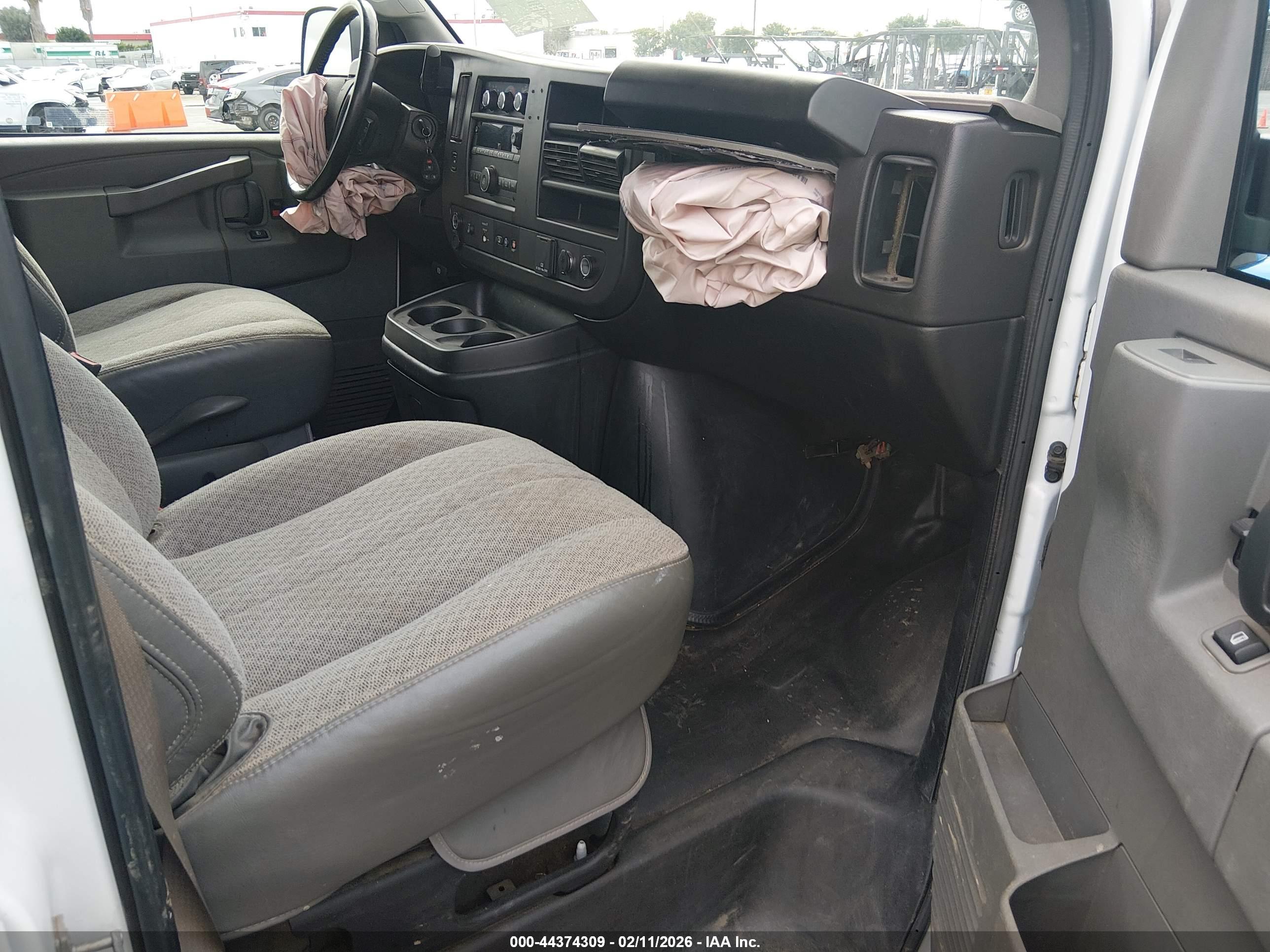 CHEVROLET EXPRESS image 5