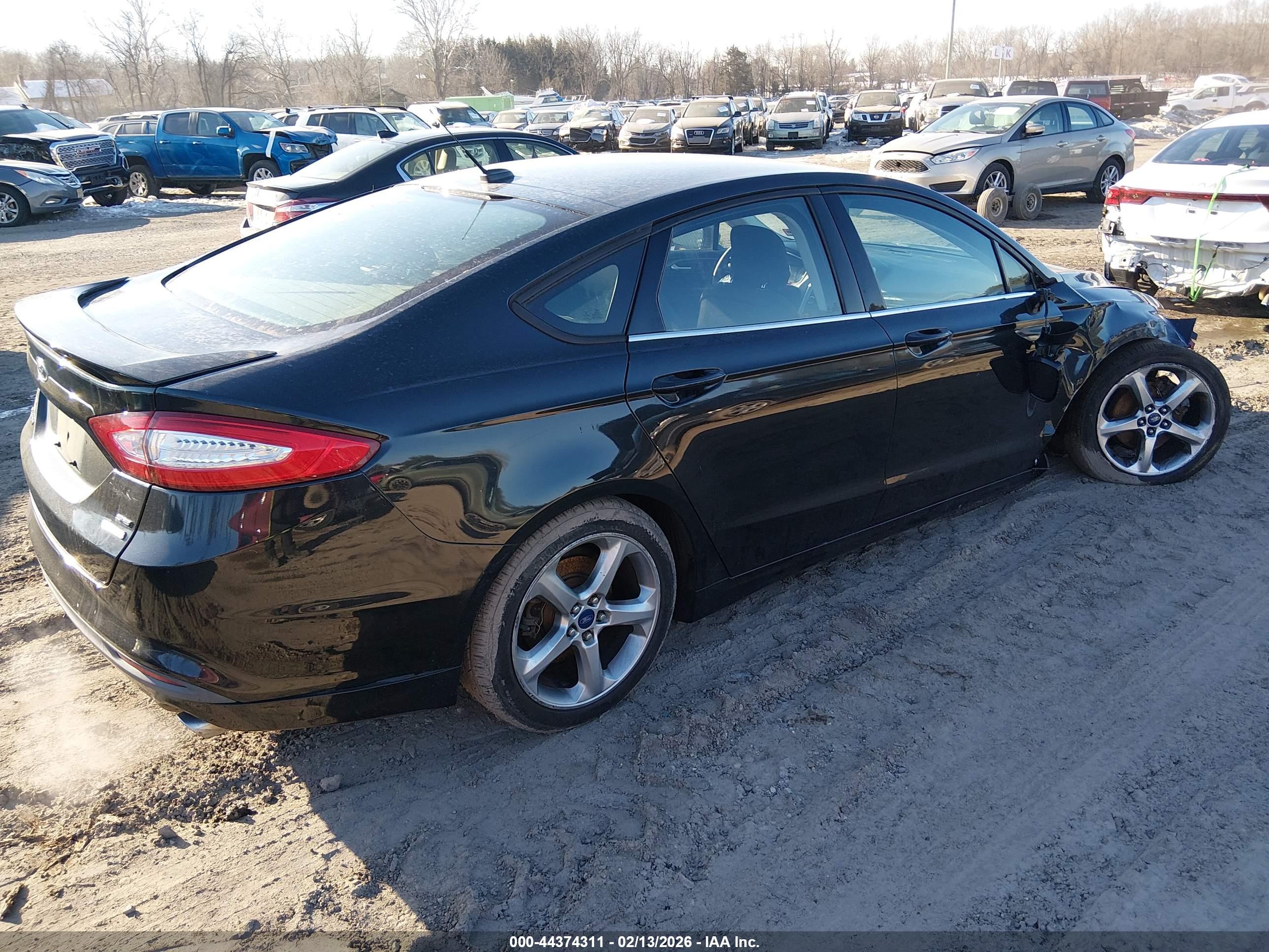 FORD FUSION image 4