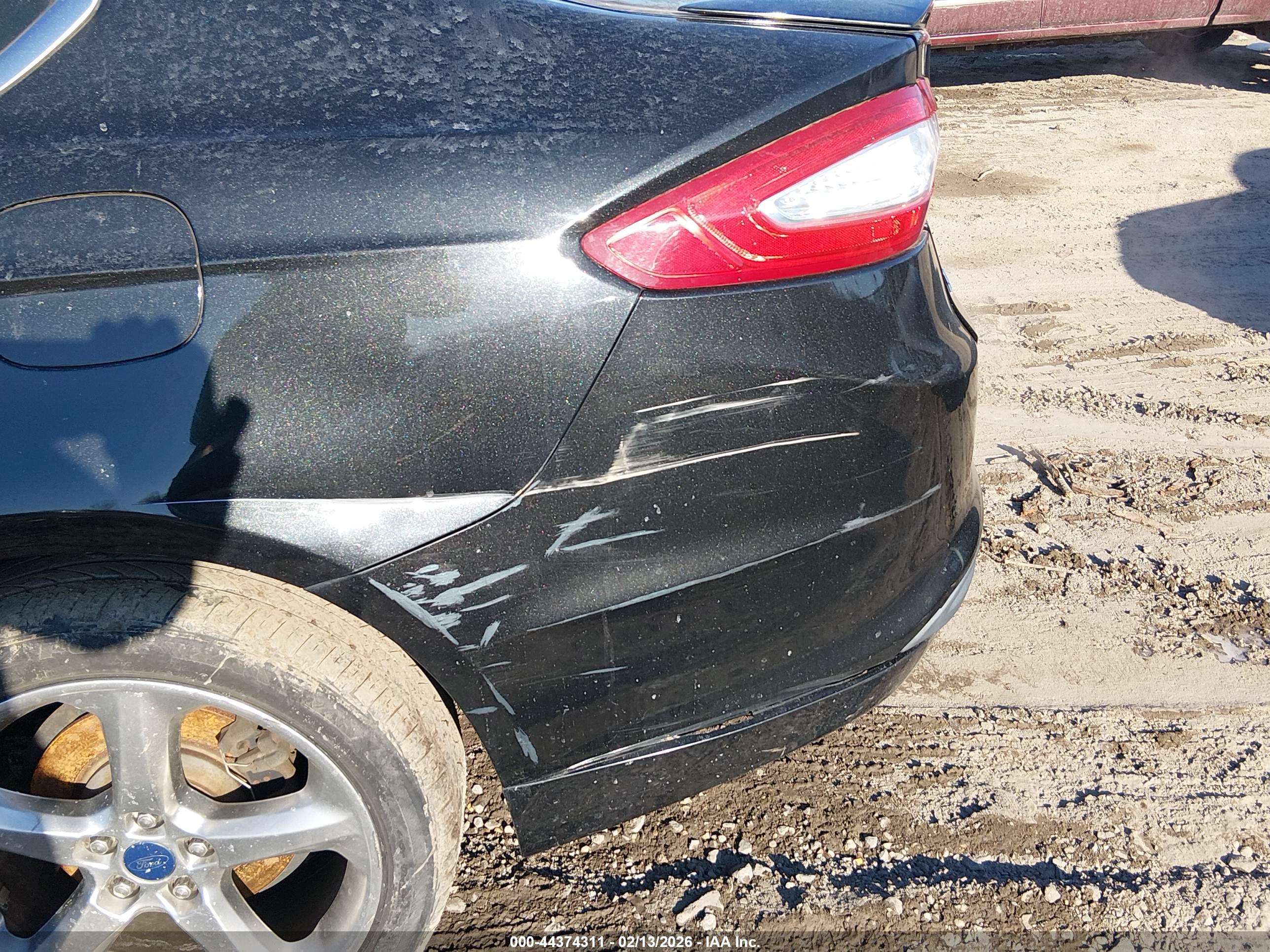 FORD FUSION image 6