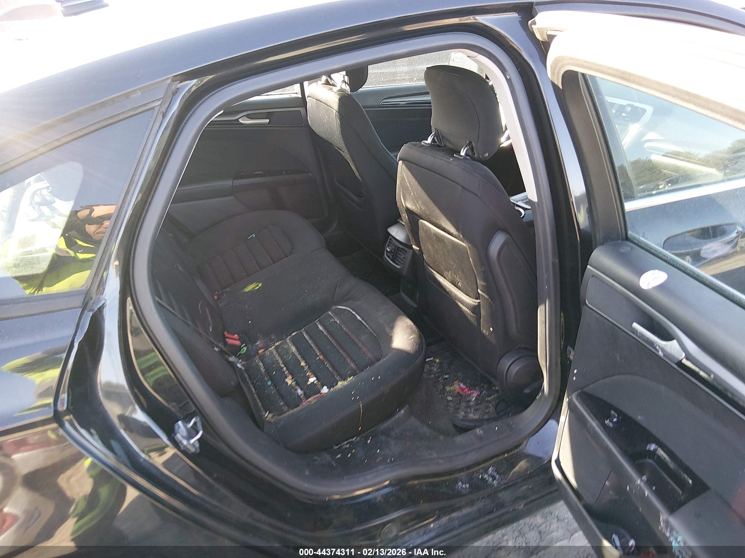 FORD FUSION image 8