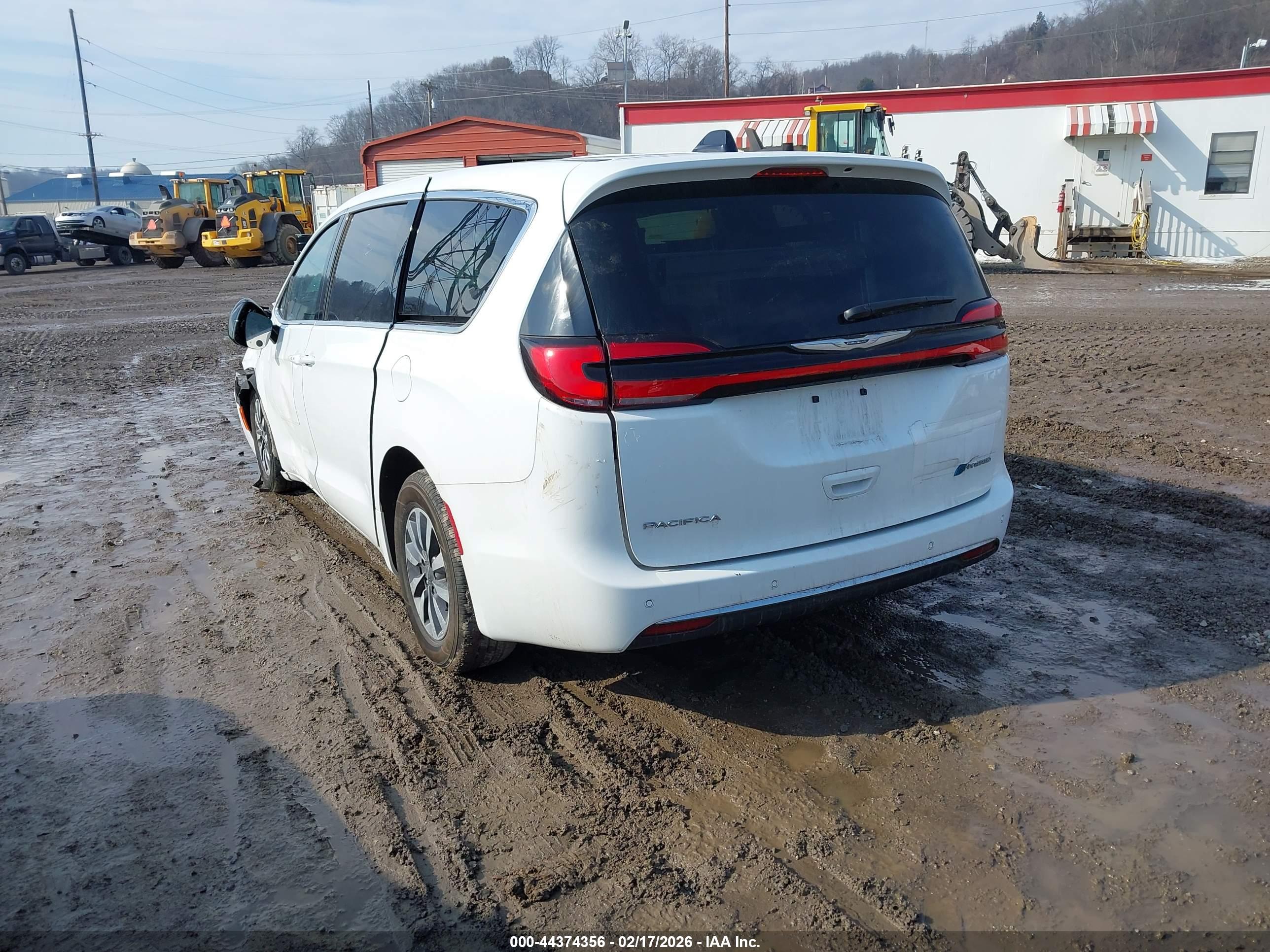 CHRYSLER PACIFICA image 3