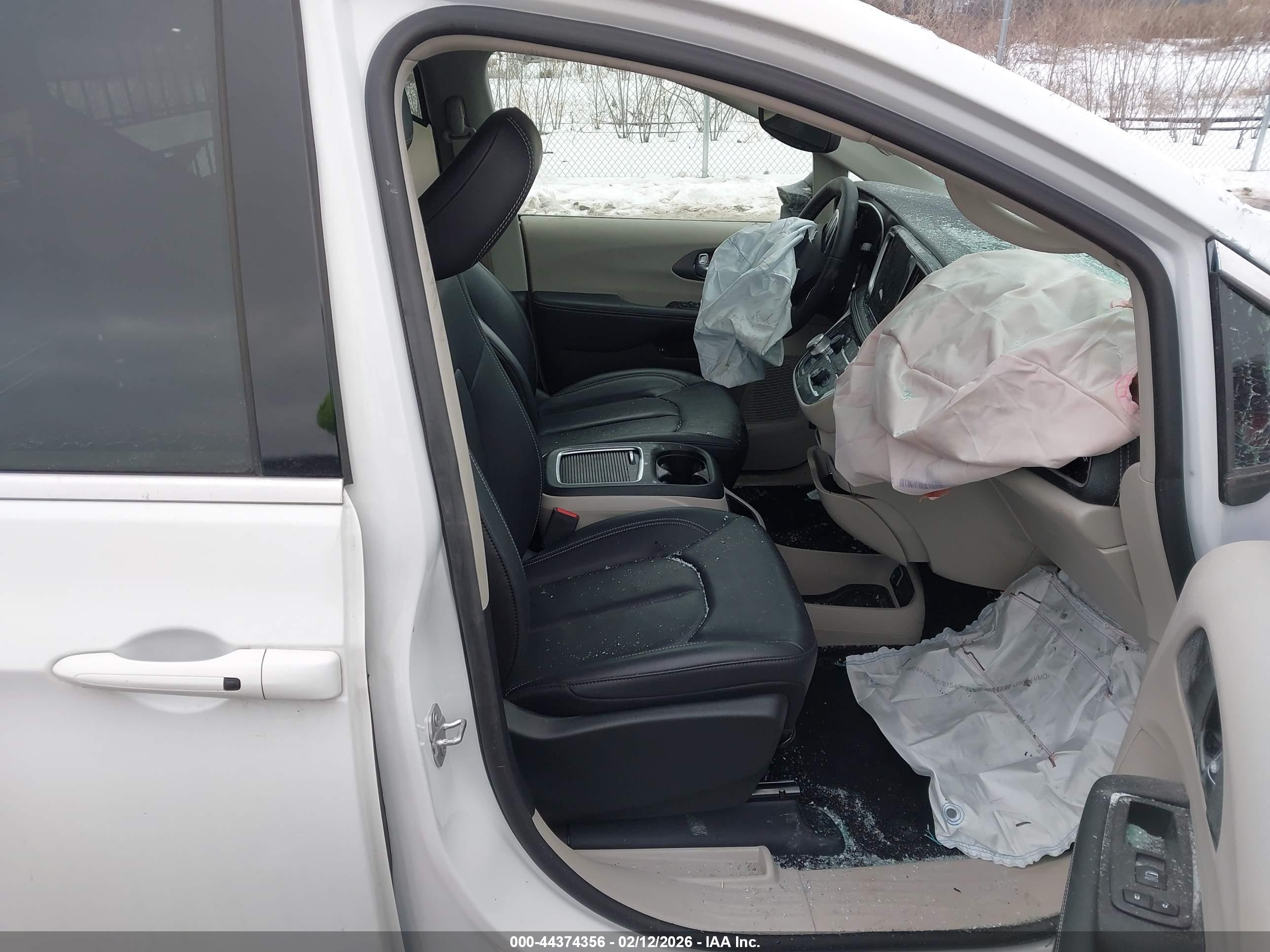 CHRYSLER PACIFICA image 5