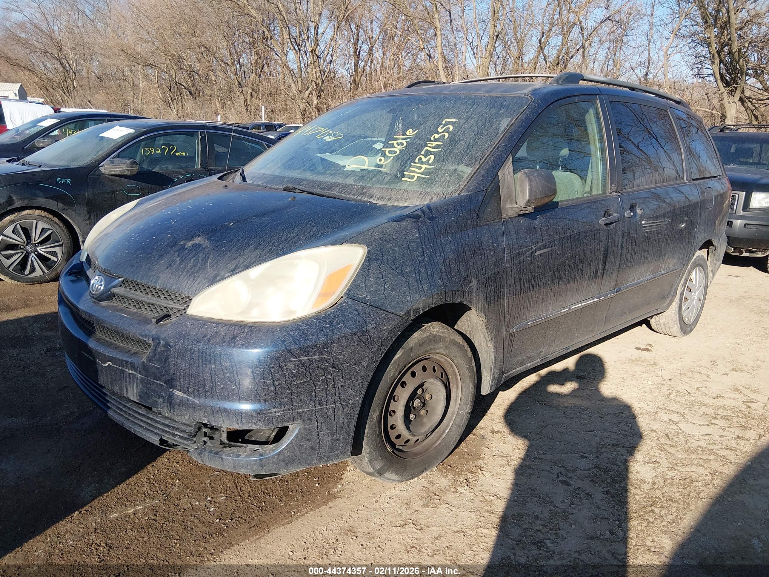 TOYOTA SIENNA image 2