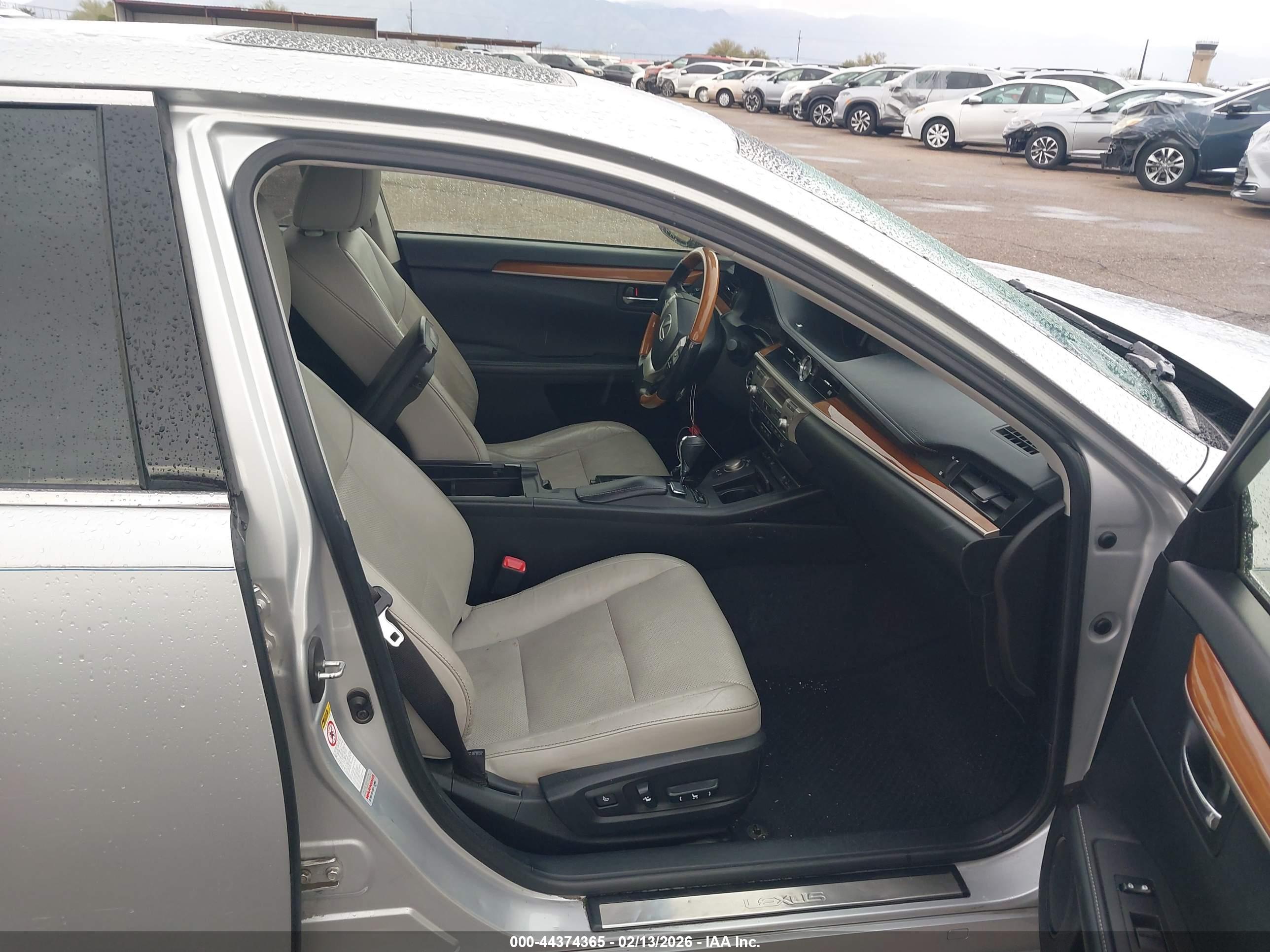 LEXUS ES image 5