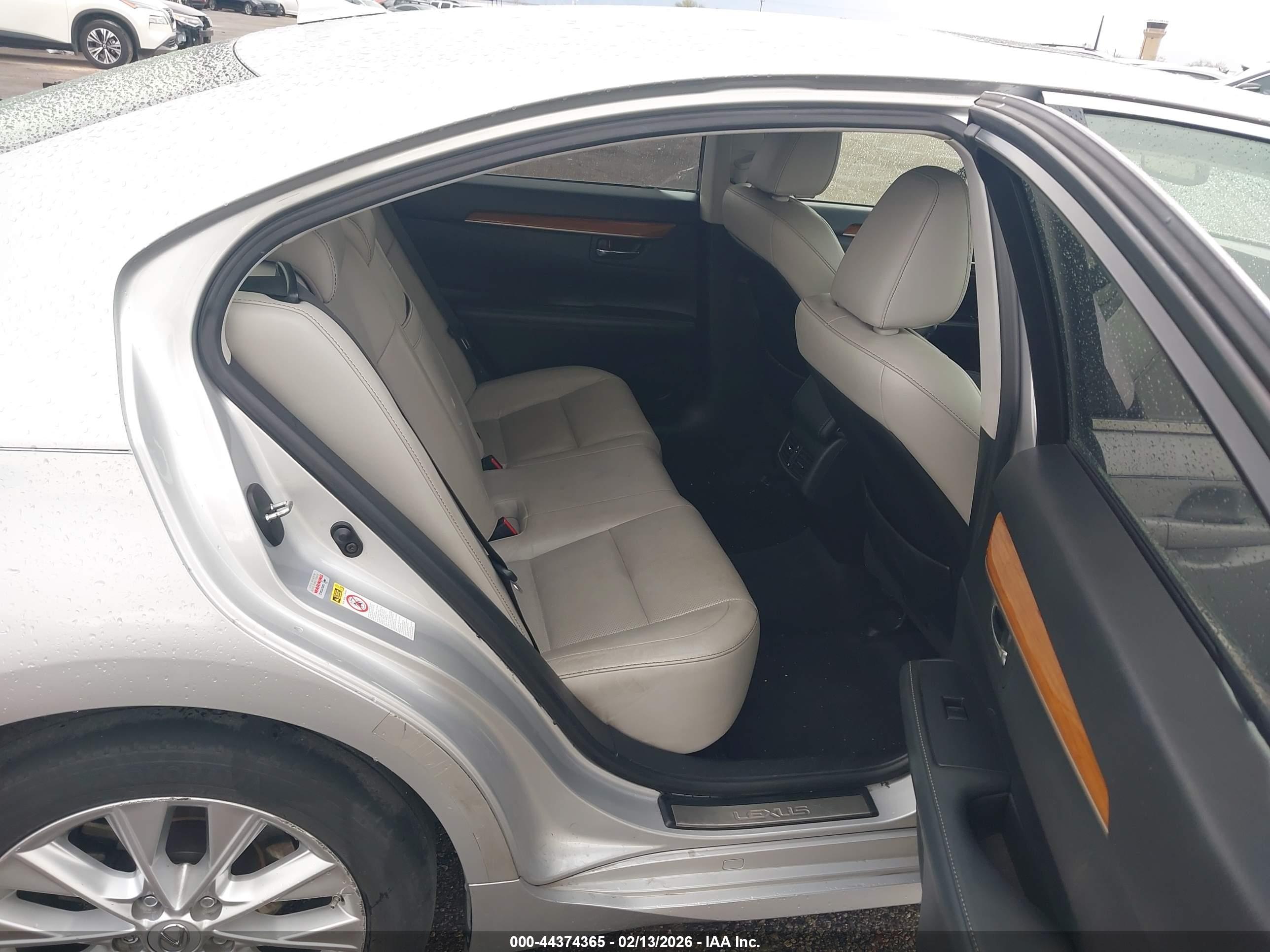 LEXUS ES image 8