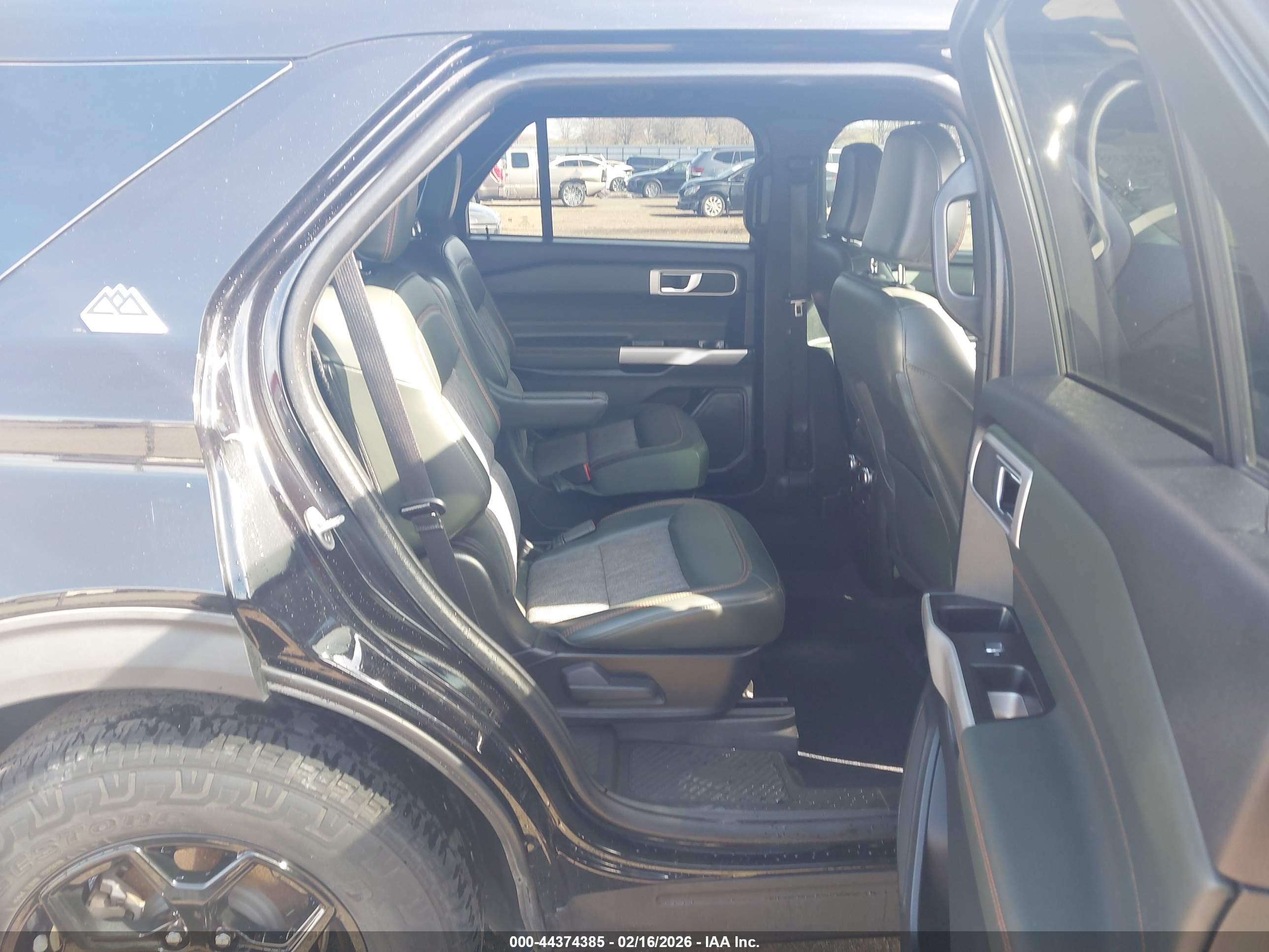 FORD EXPLORER image 8