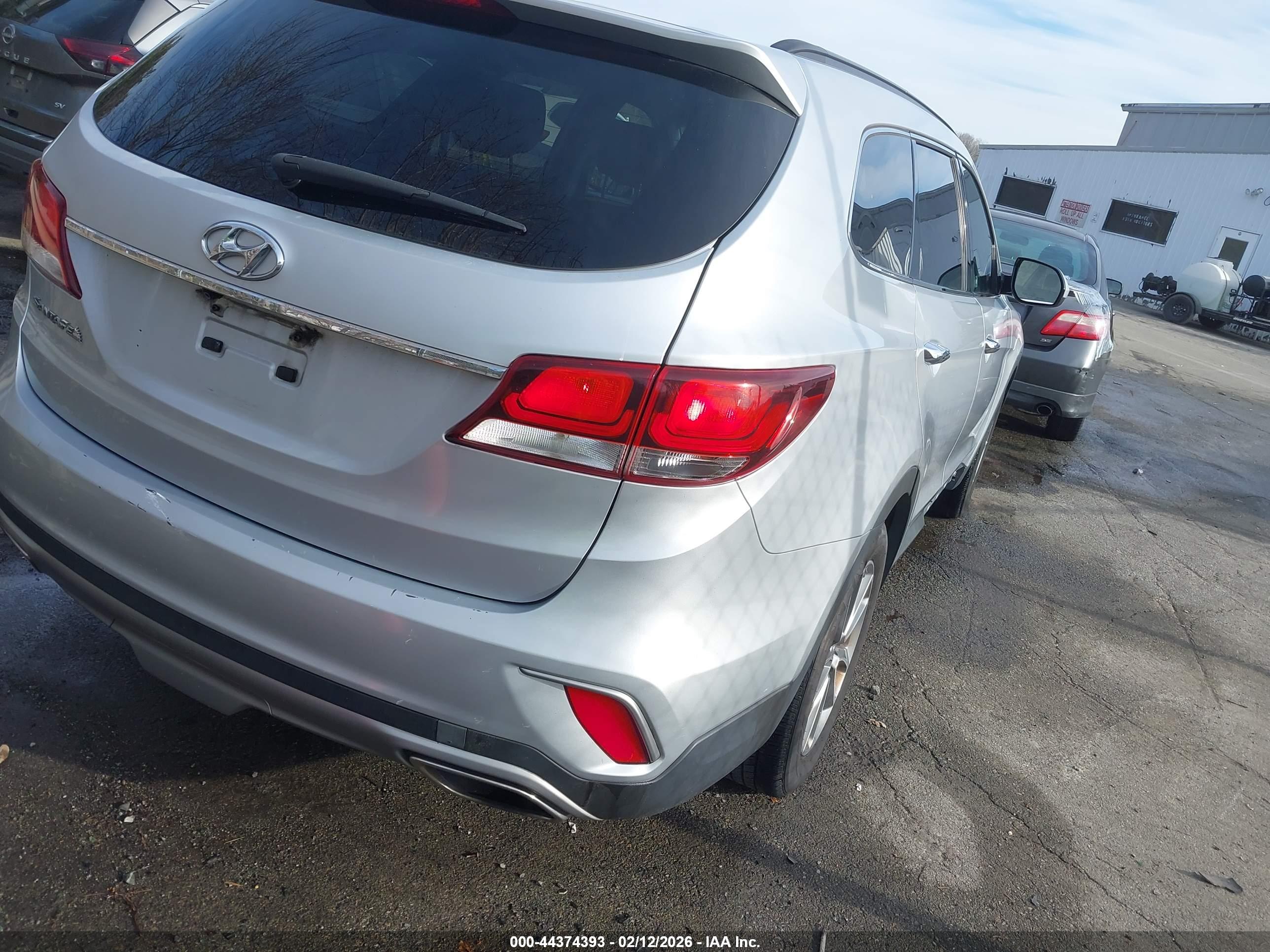 HYUNDAI SANTA image 4