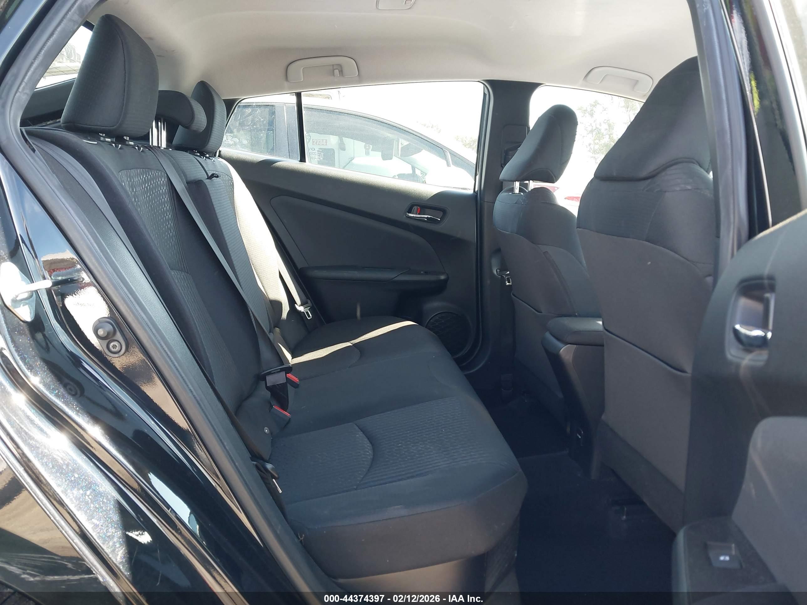 TOYOTA PRIUS image 8