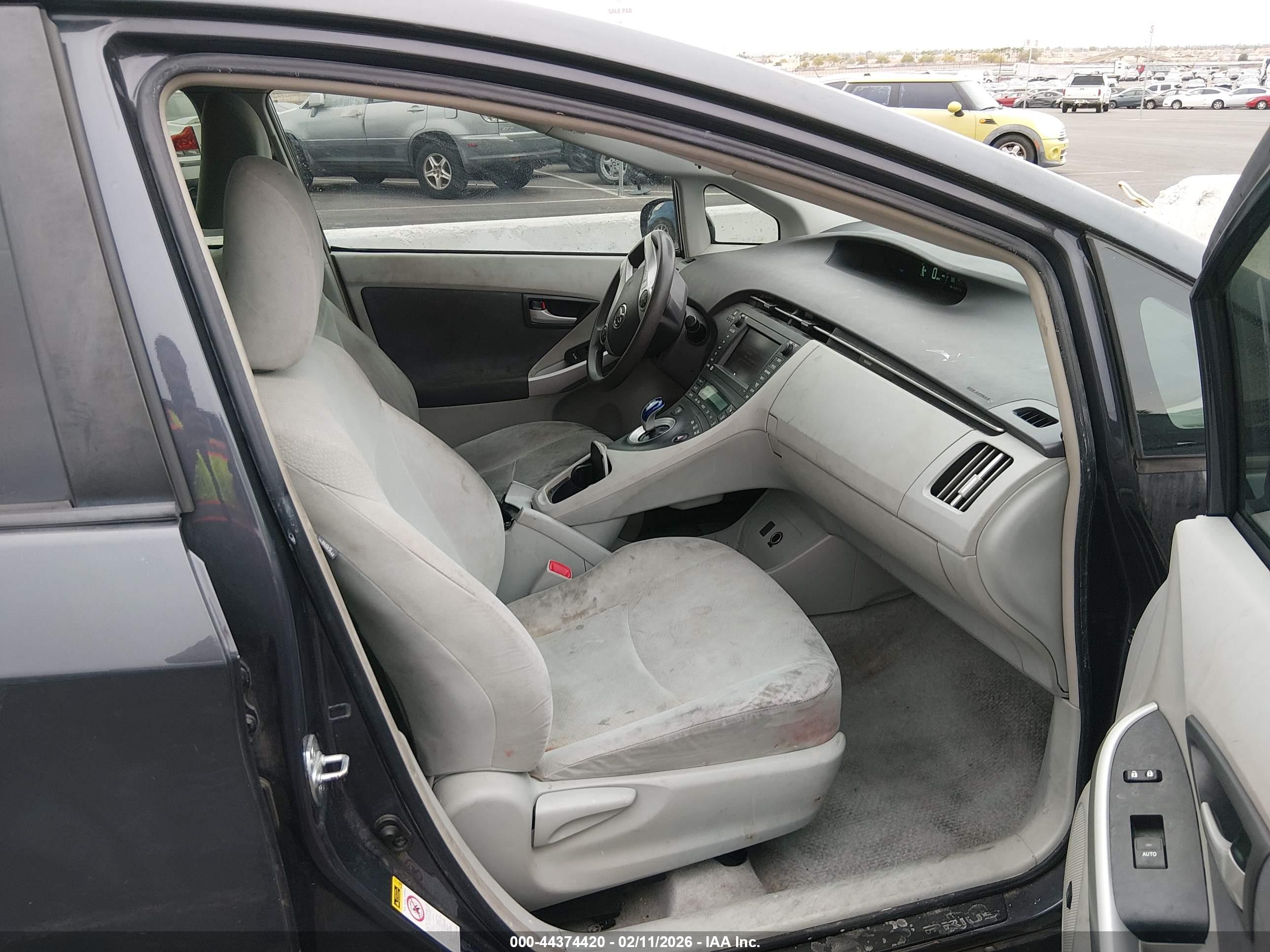 TOYOTA PRIUS image 5