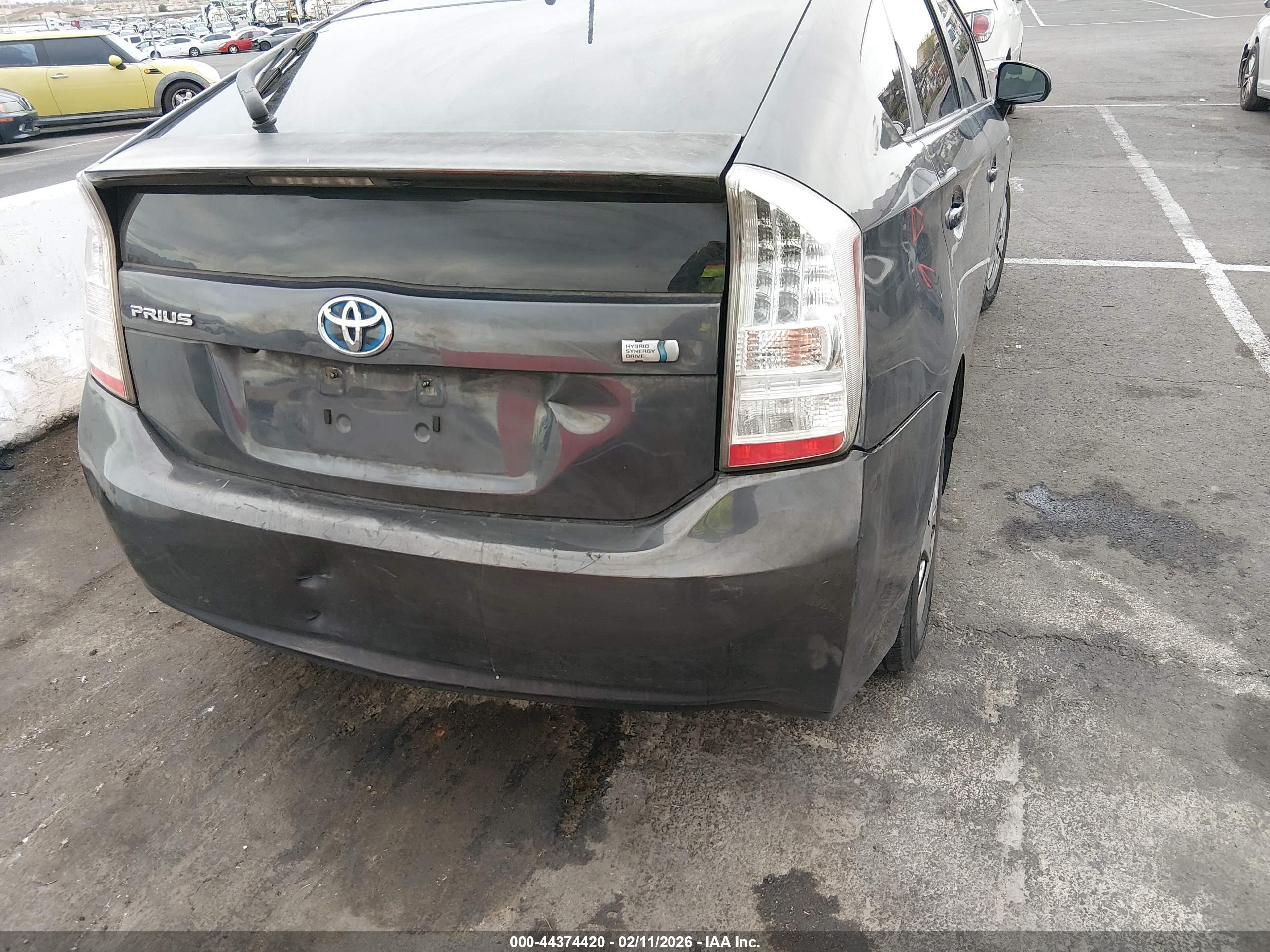 TOYOTA PRIUS image 6