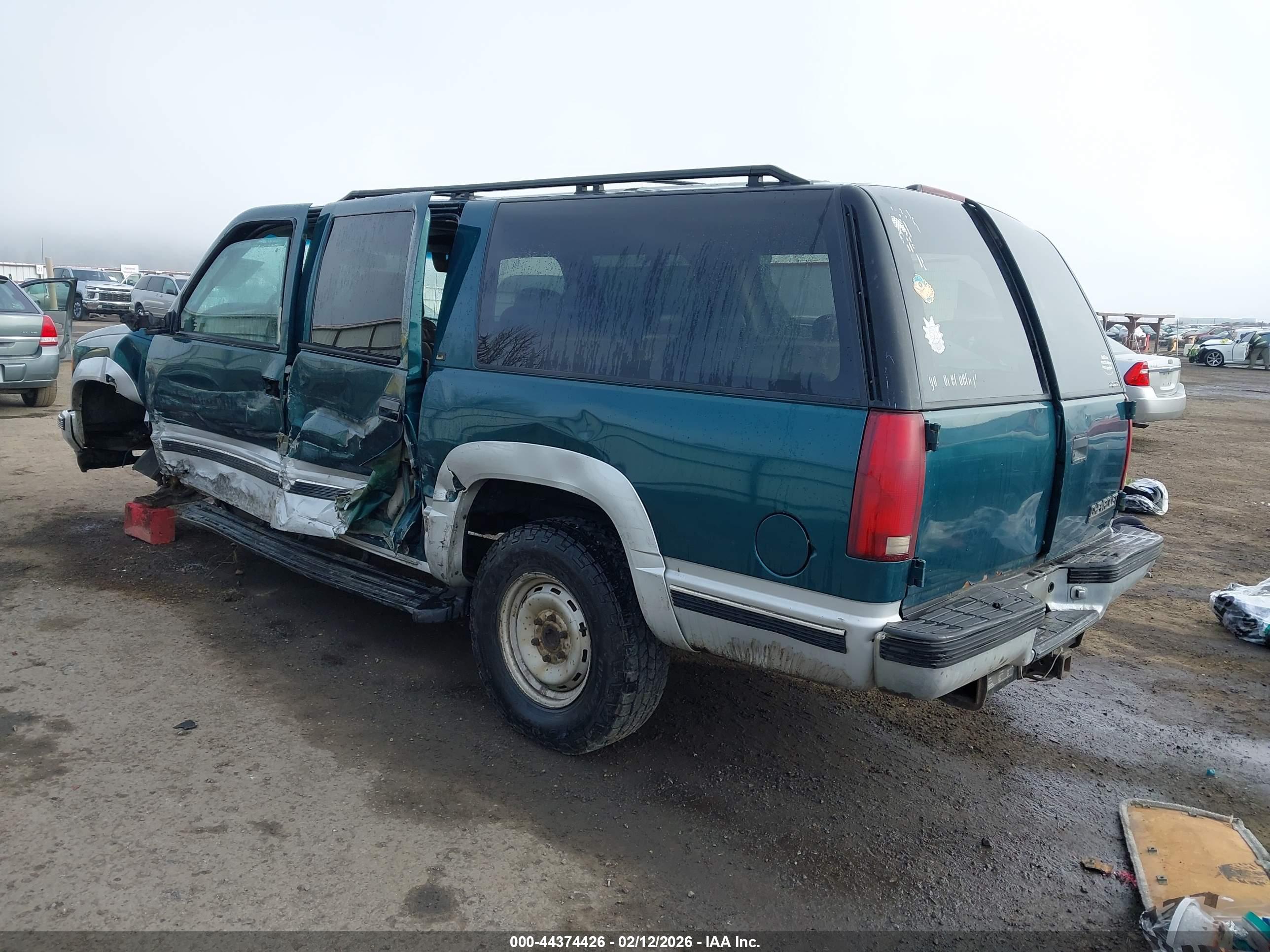 CHEVROLET SUBURBAN image 3