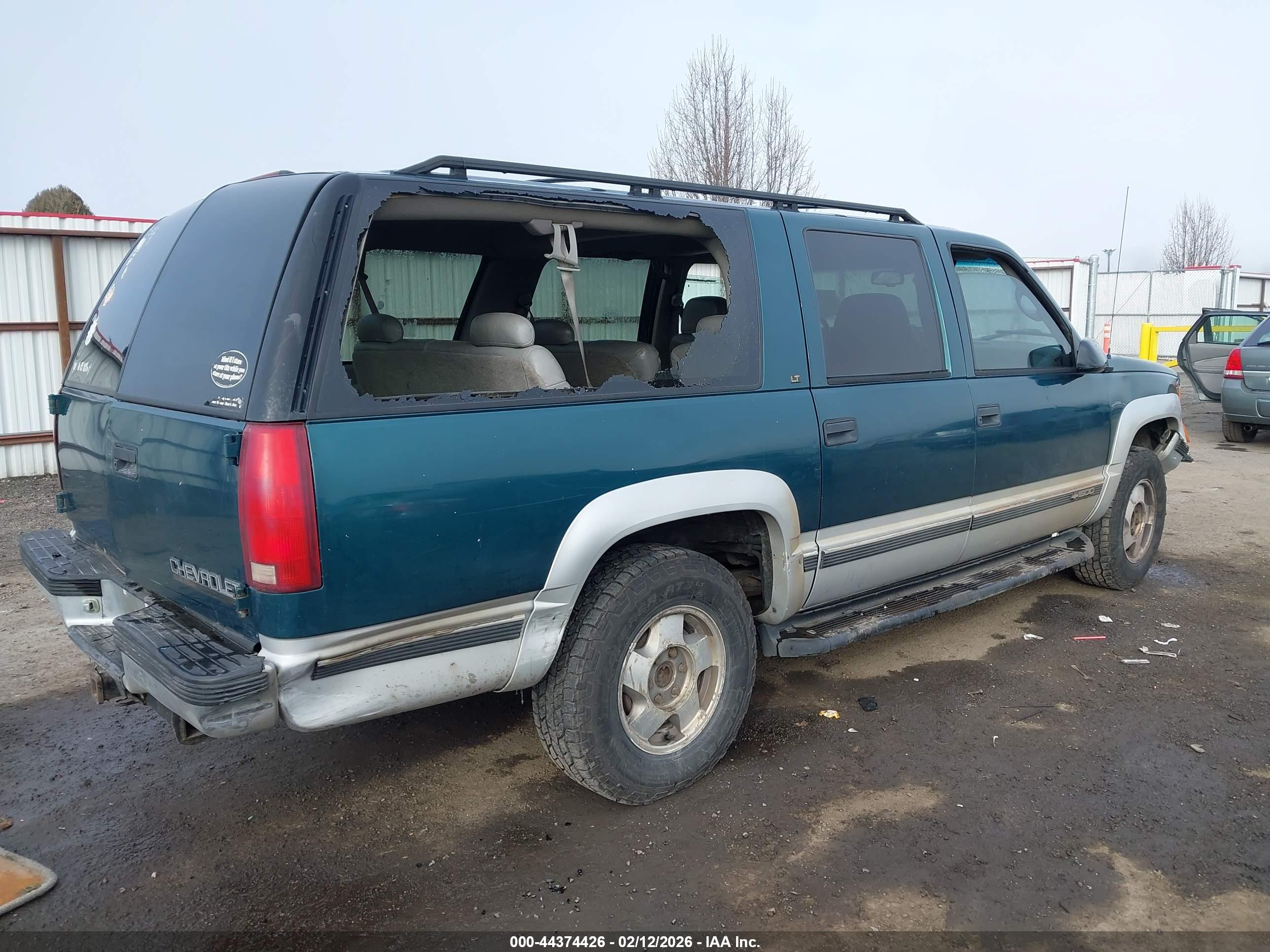 CHEVROLET SUBURBAN image 4