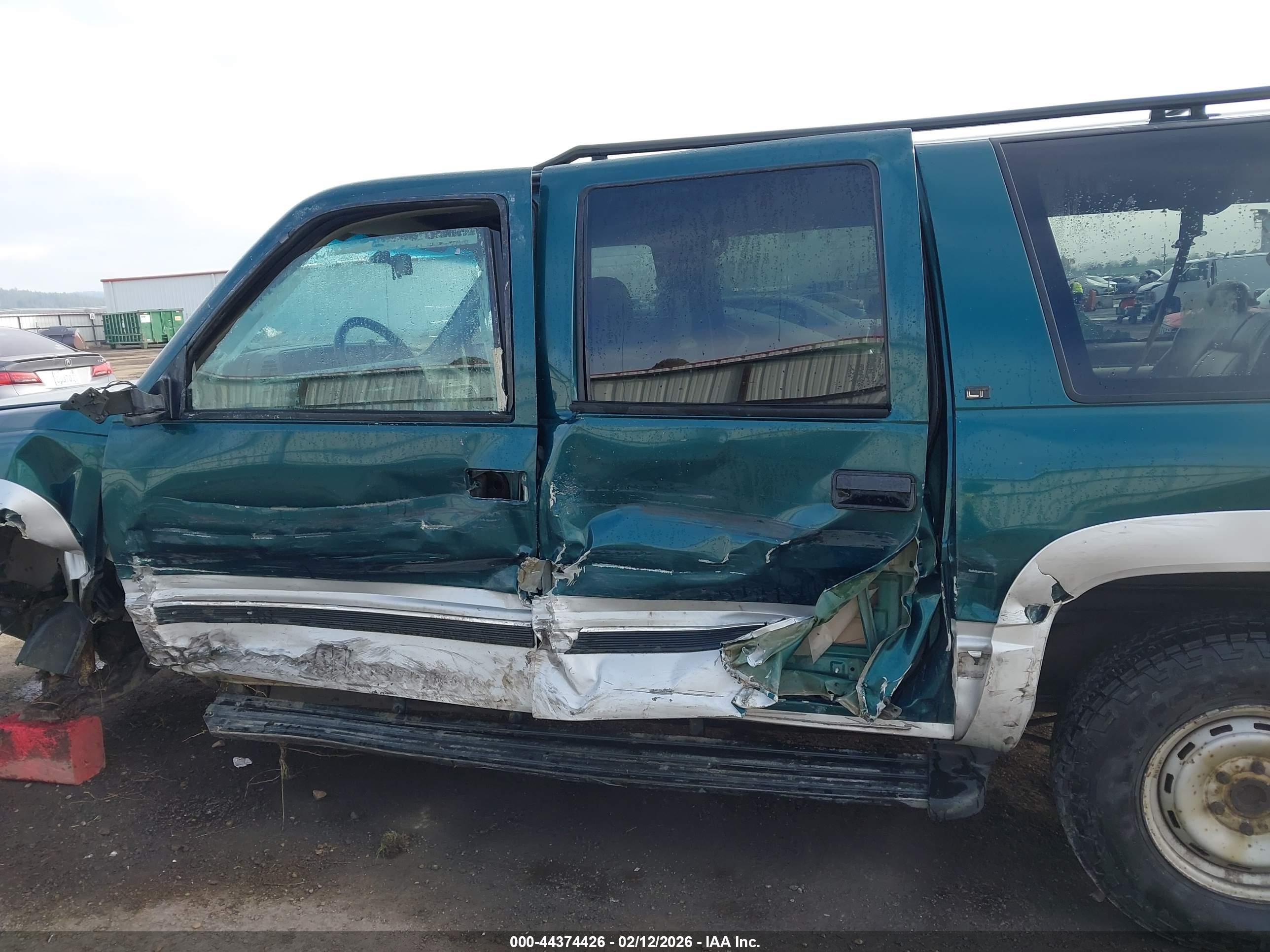 CHEVROLET SUBURBAN image 6