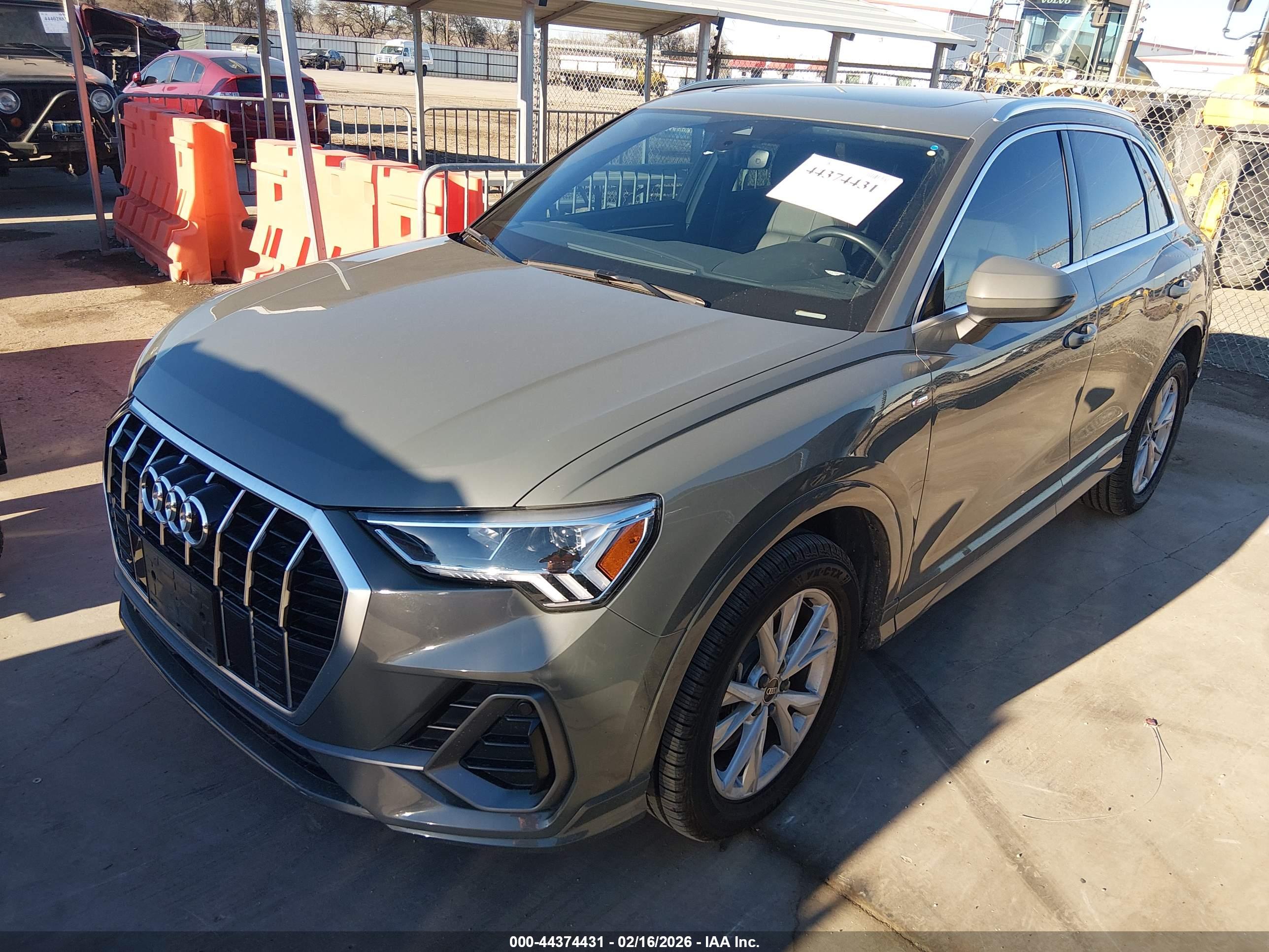 AUDI Q3 image 2