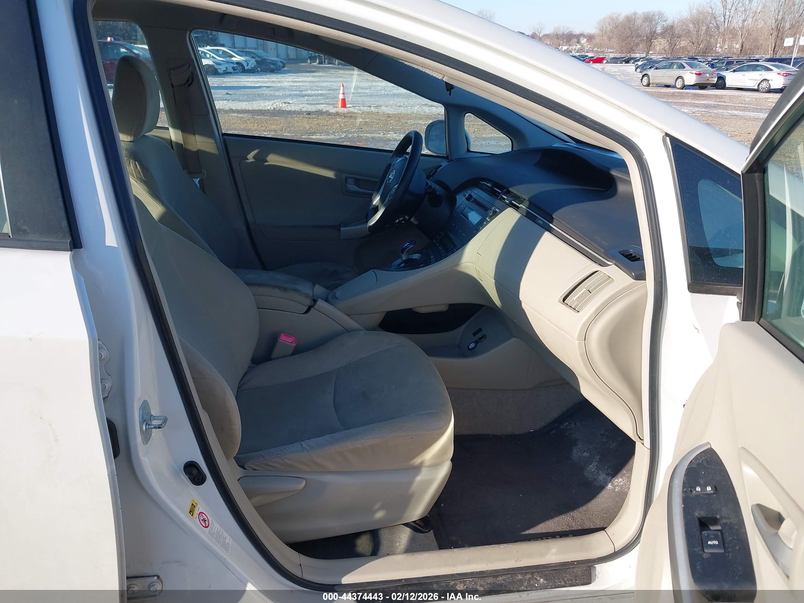 TOYOTA PRIUS image 5