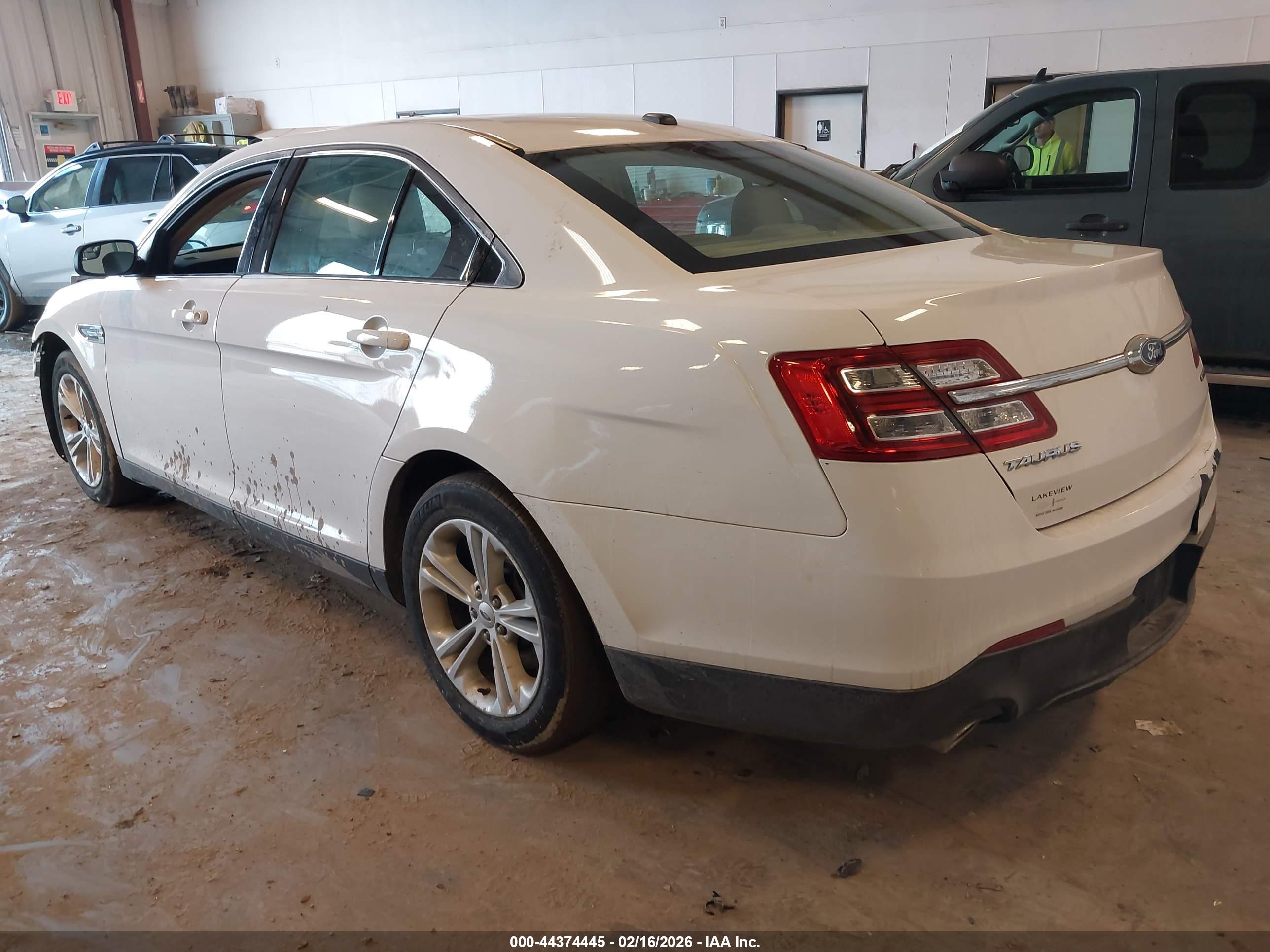 FORD TAURUS image 3