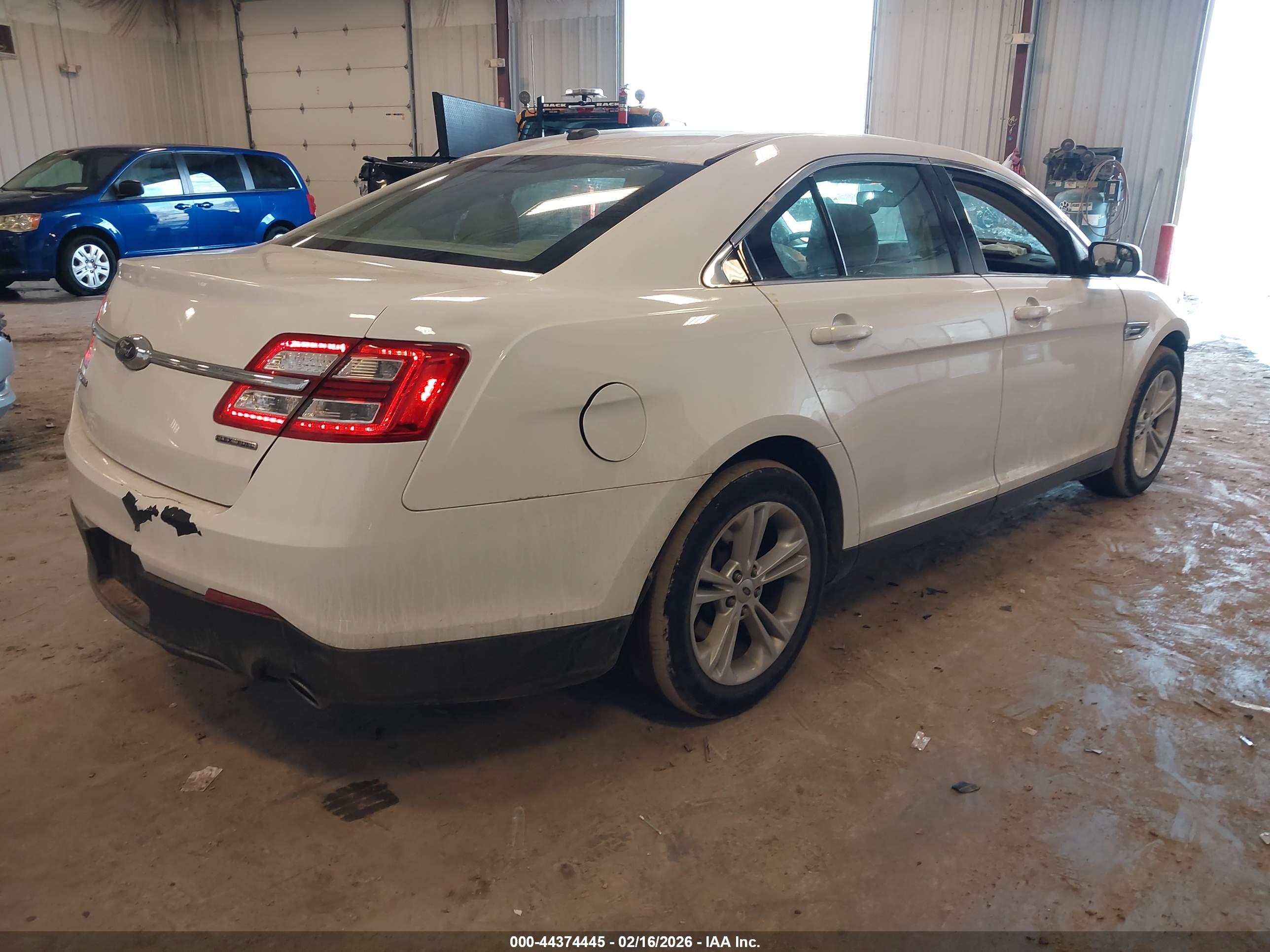 FORD TAURUS image 4