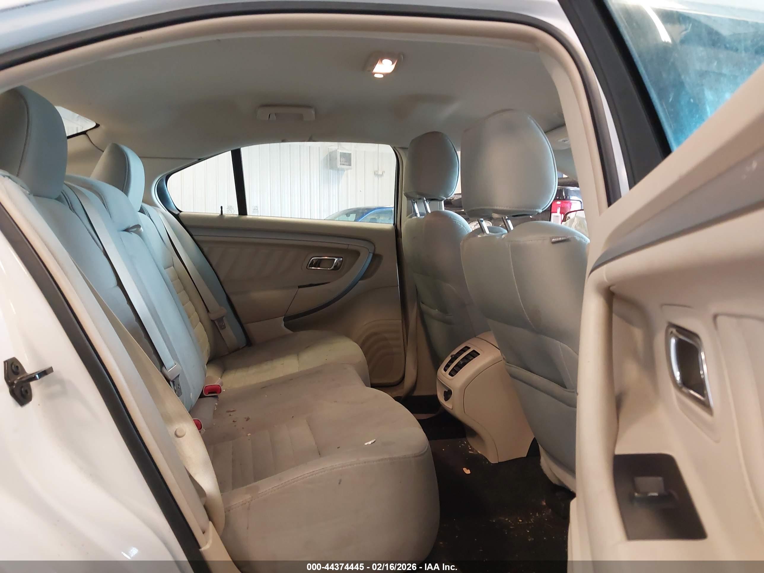 FORD TAURUS image 8