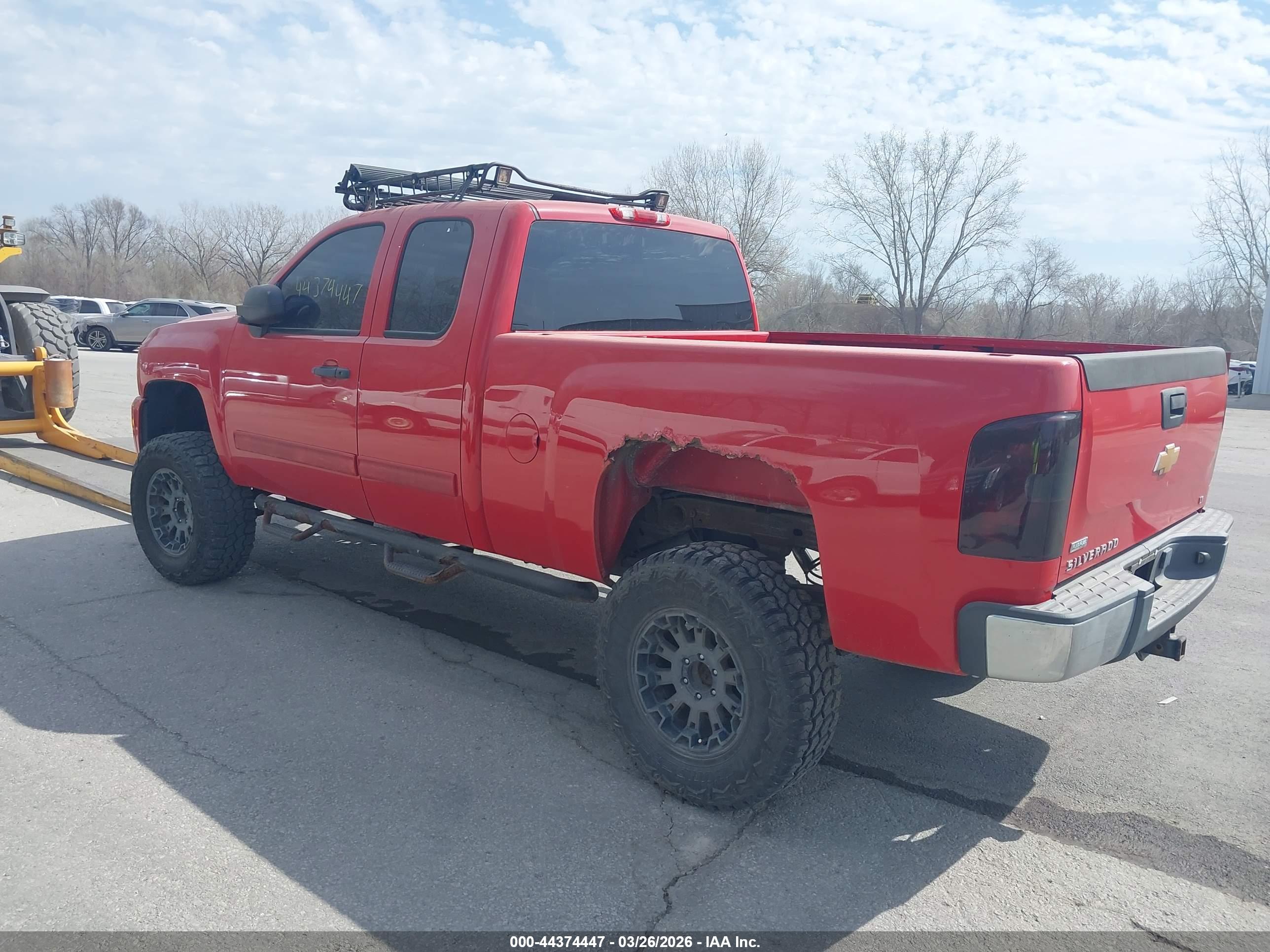CHEVROLET SILVERADO image 3