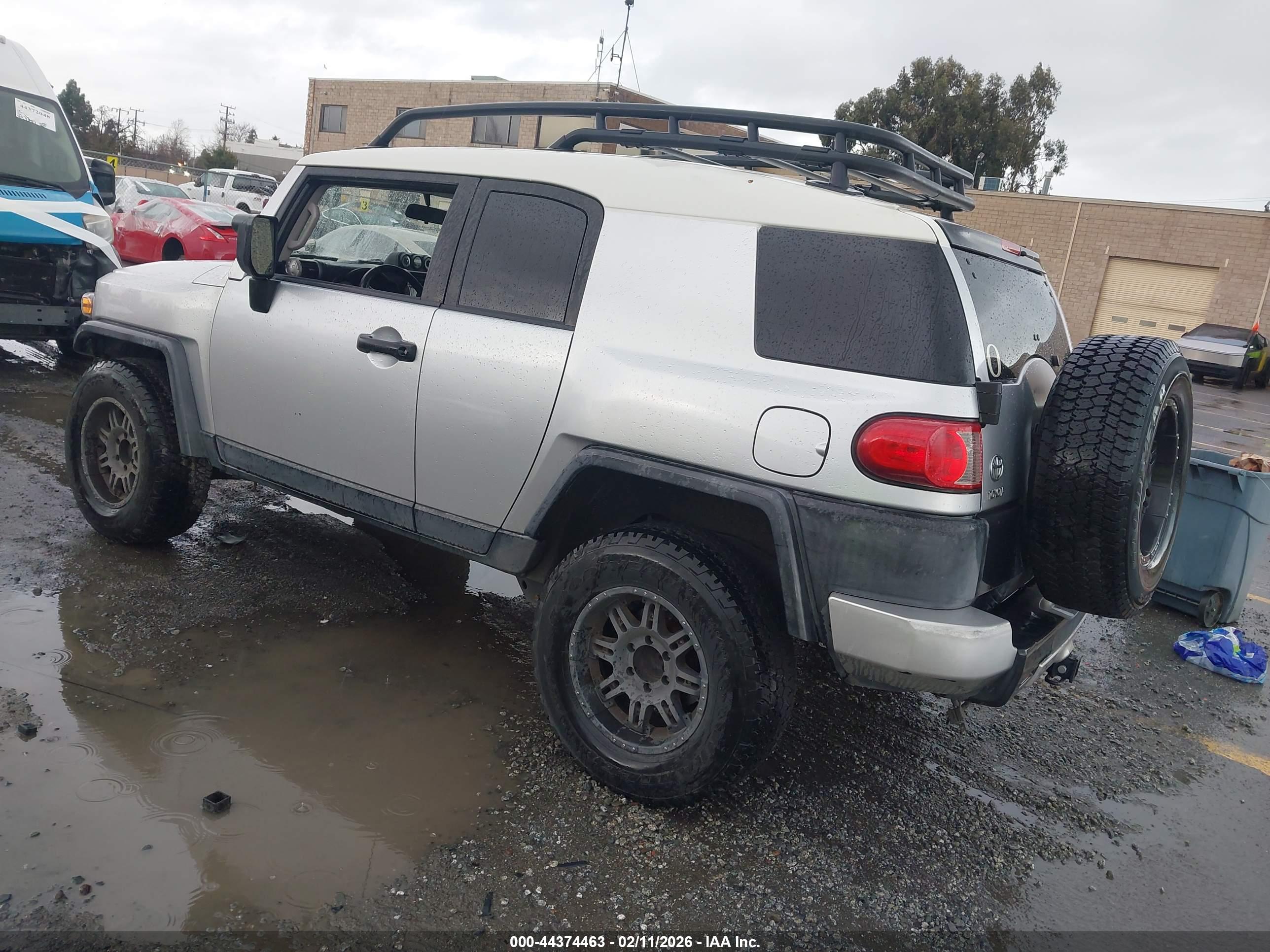 TOYOTA FJ image 3