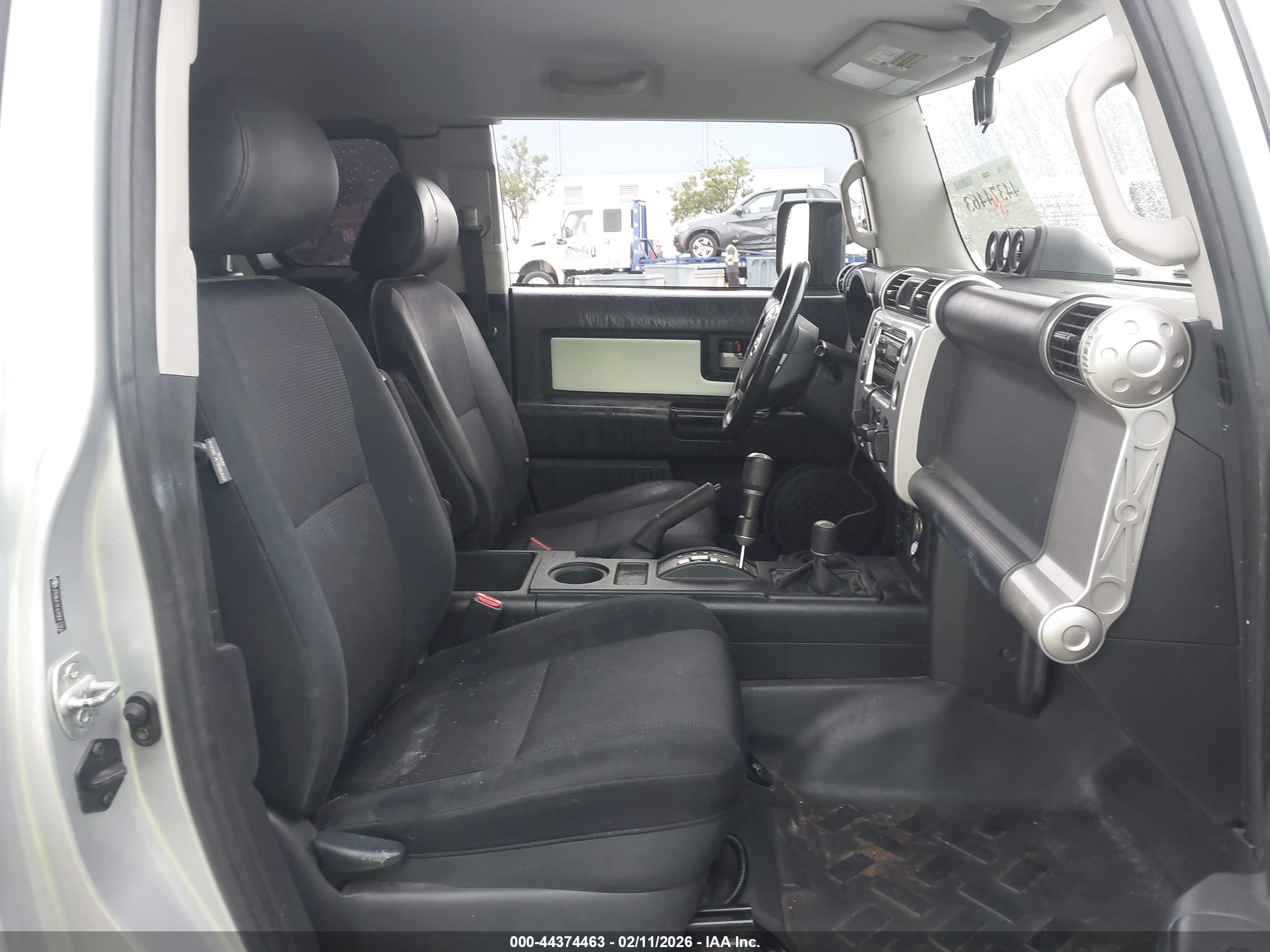 TOYOTA FJ image 5