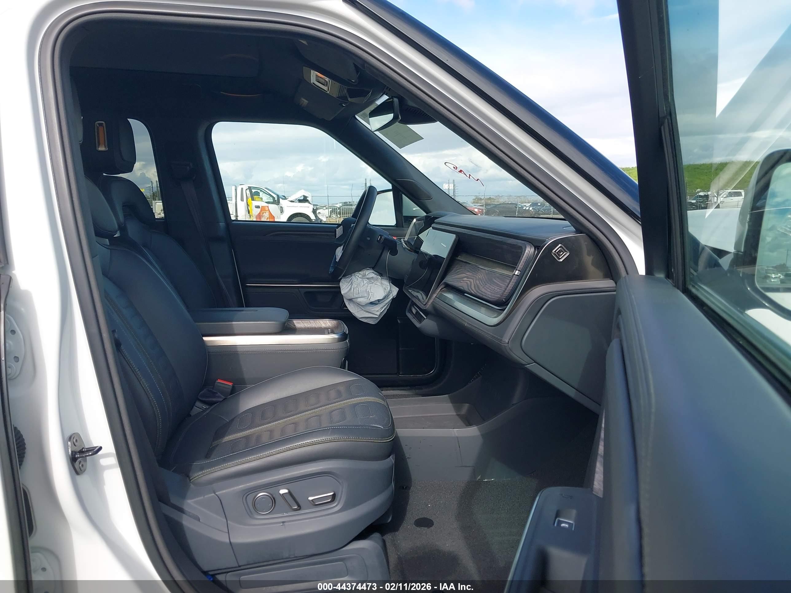 RIVIAN R1T image 5
