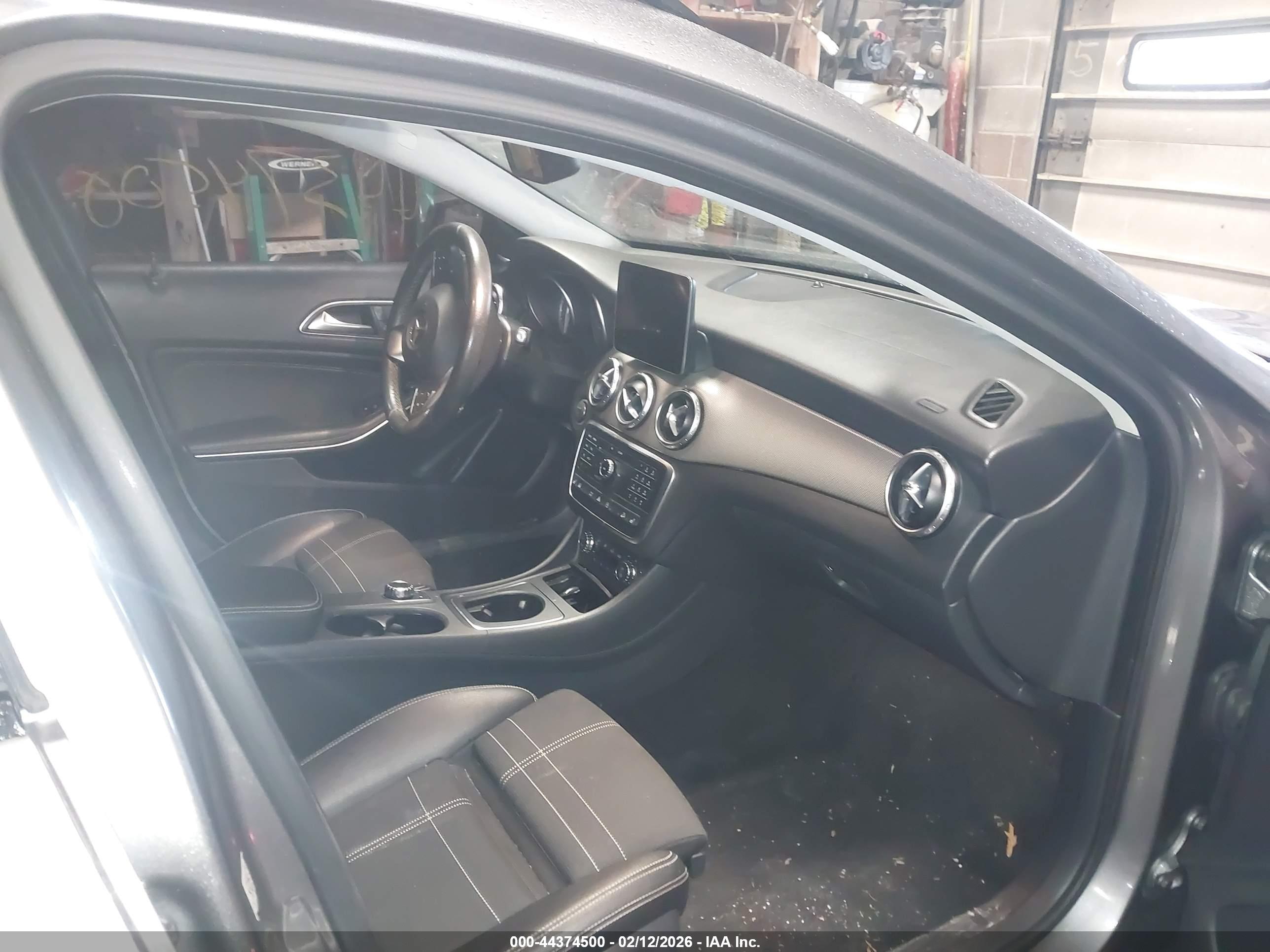 MERCEDES-BENZ GLA image 5
