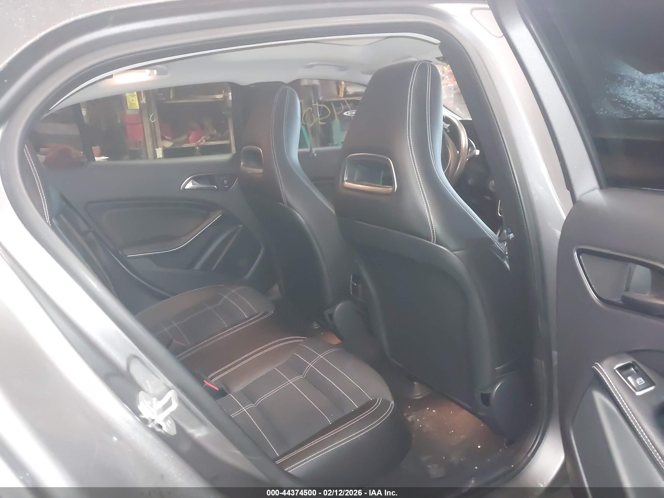 MERCEDES-BENZ GLA image 8