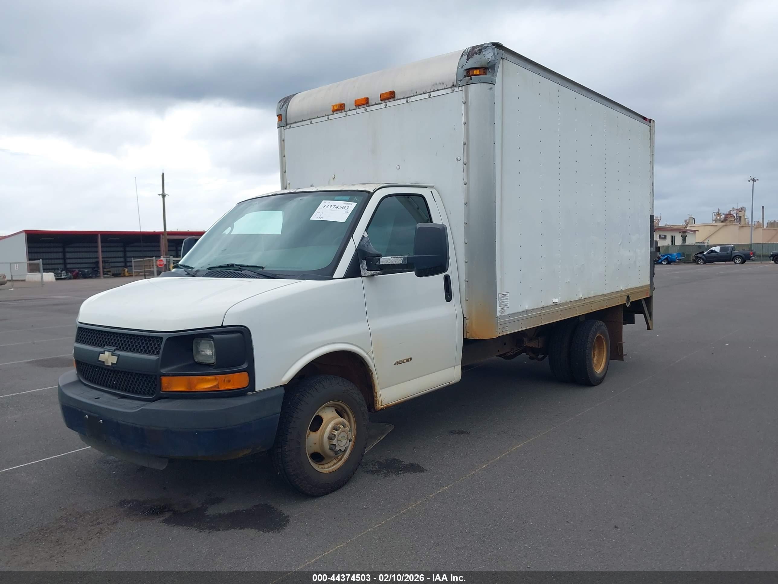 CHEVROLET EXPRESS image 2