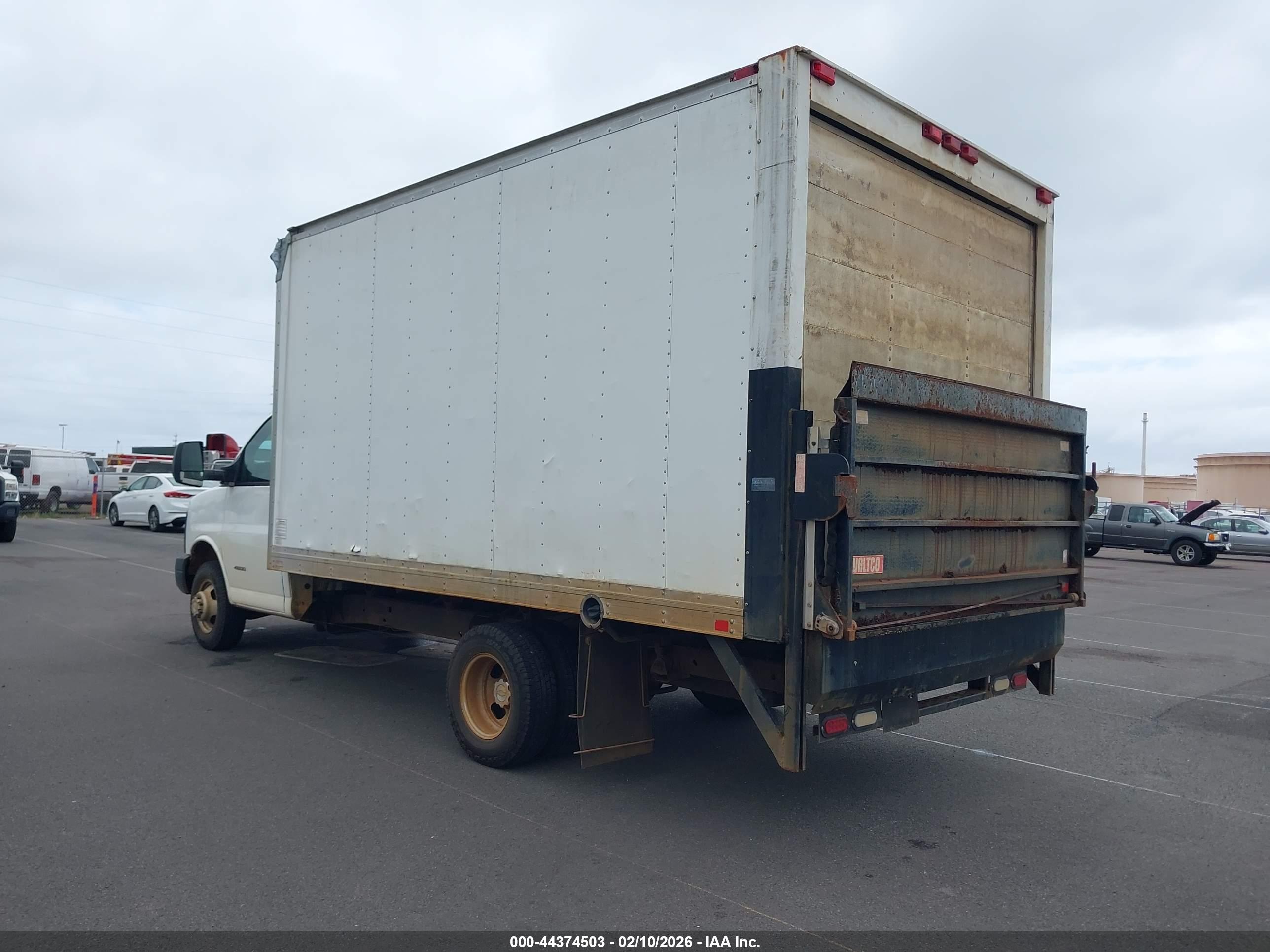 CHEVROLET EXPRESS image 3