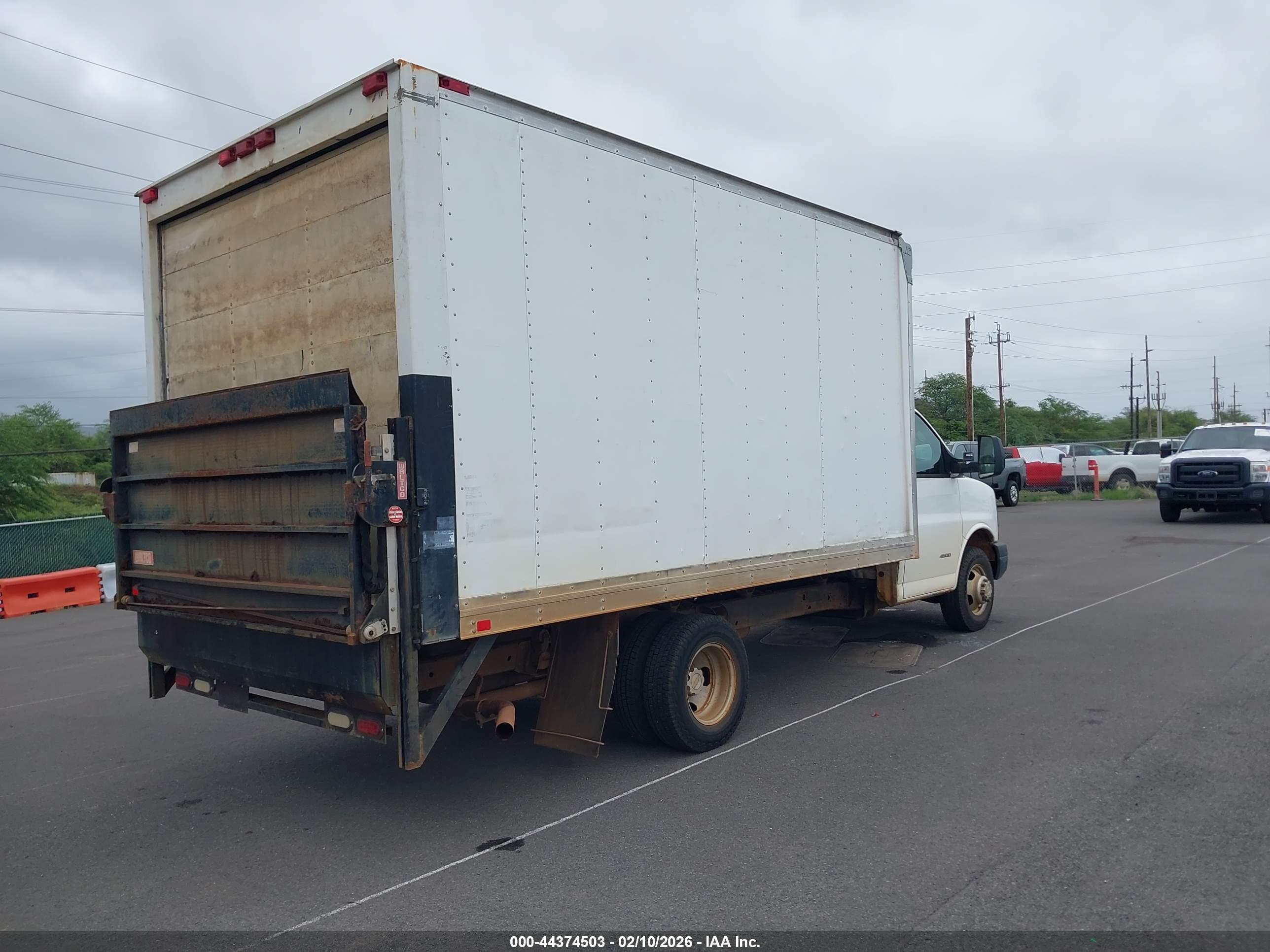 CHEVROLET EXPRESS image 4
