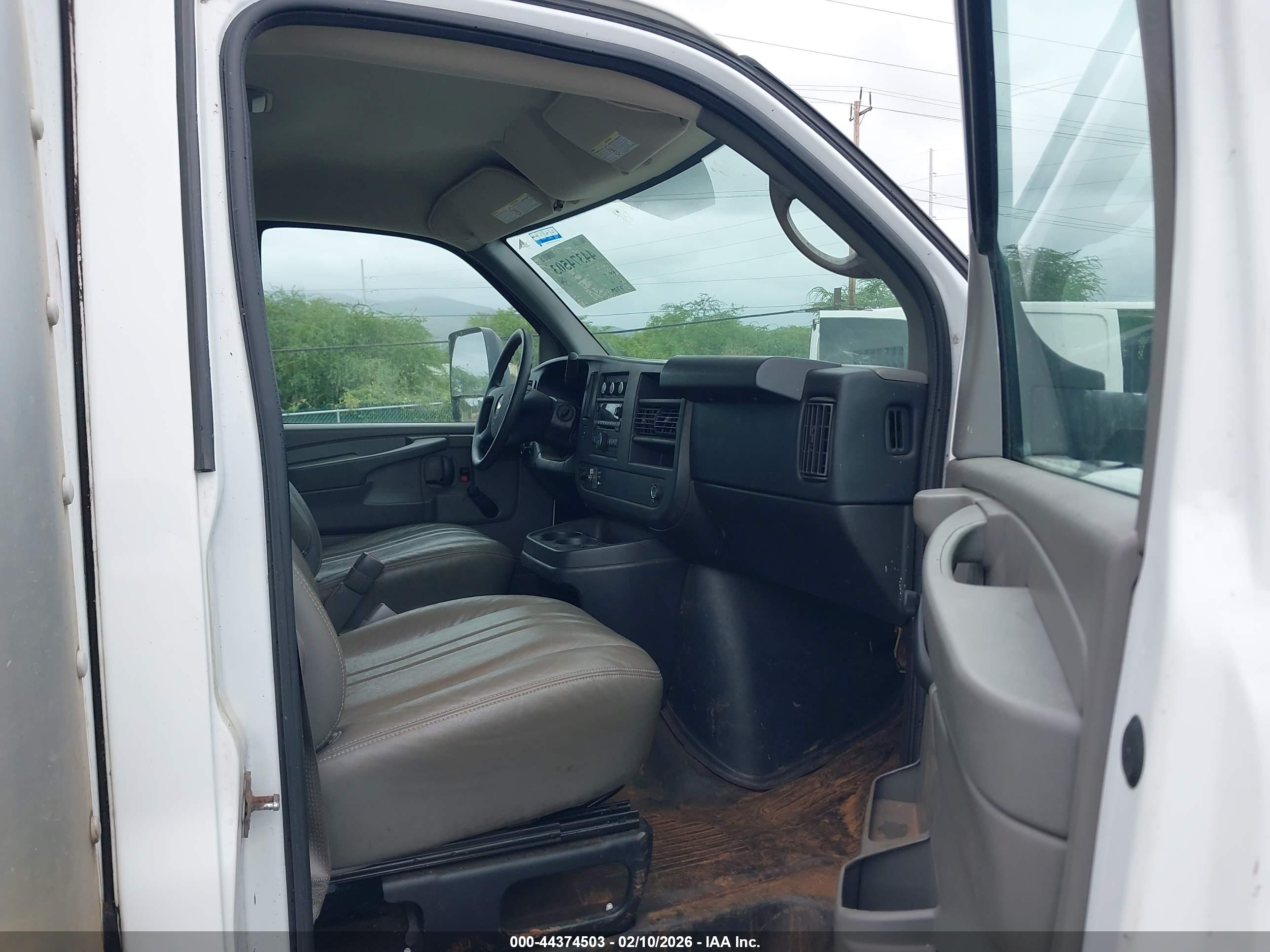 CHEVROLET EXPRESS image 7