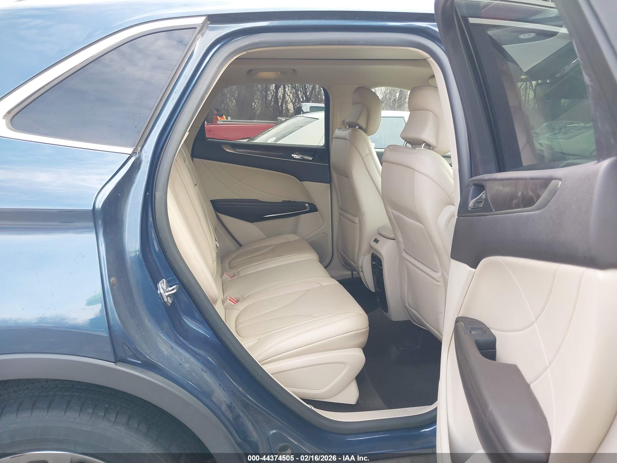 LINCOLN MKC image 8