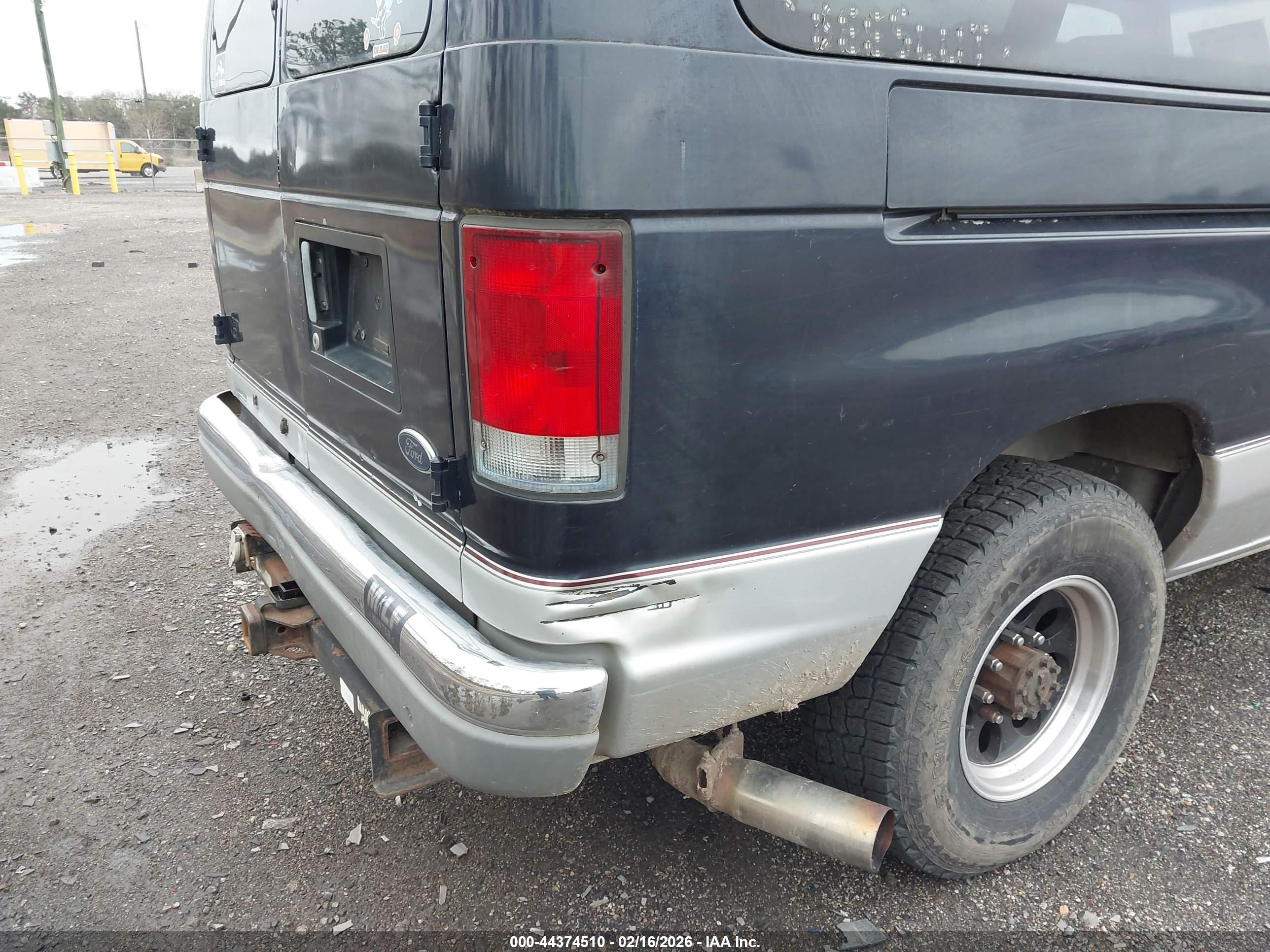 FORD E-350 image 6