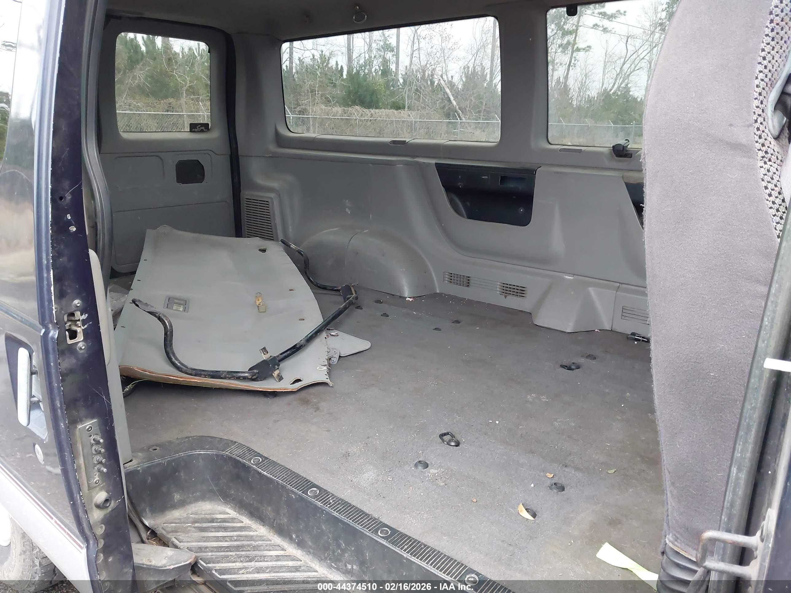 FORD E-350 image 8