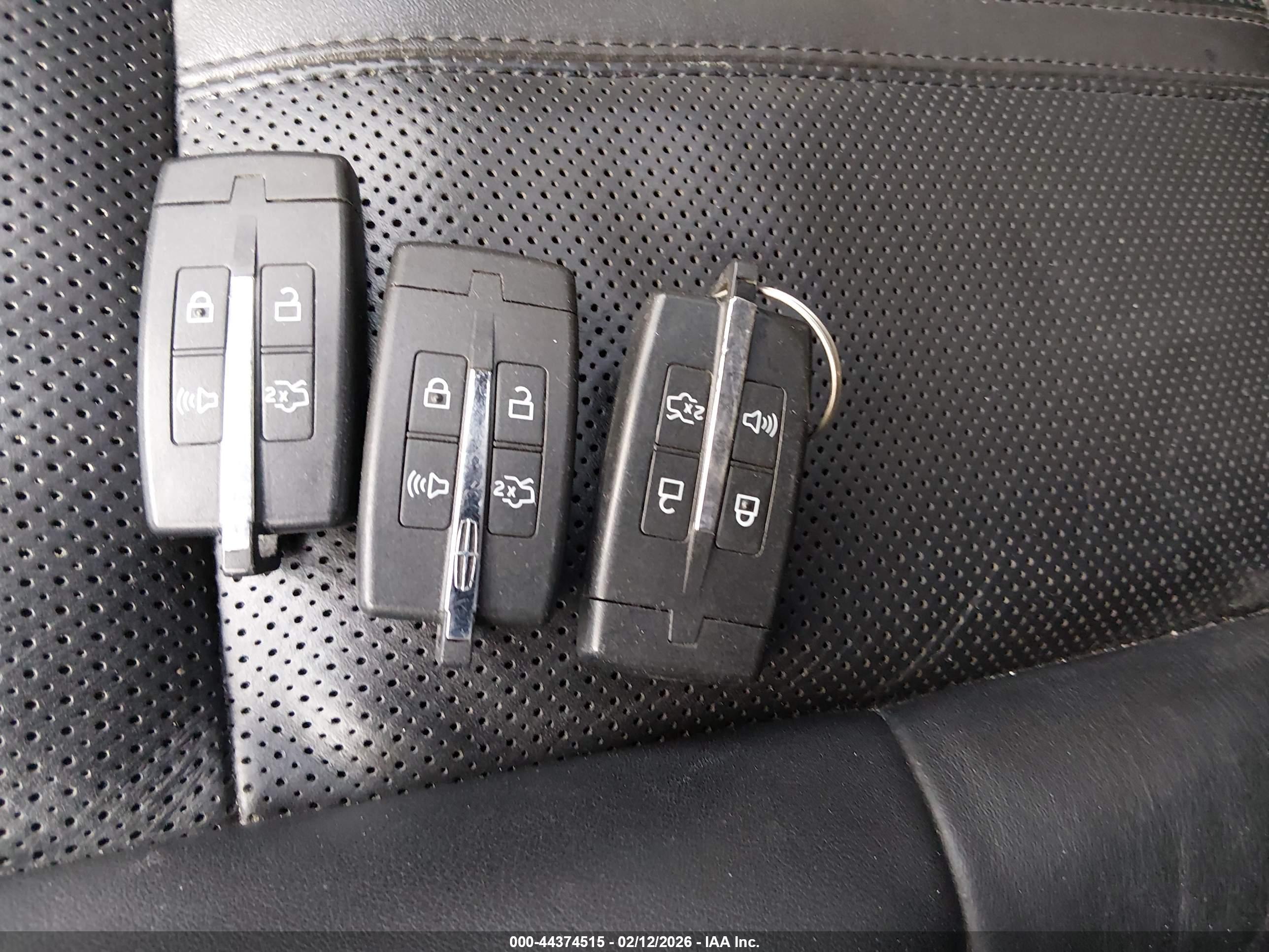 LINCOLN MKS image 11