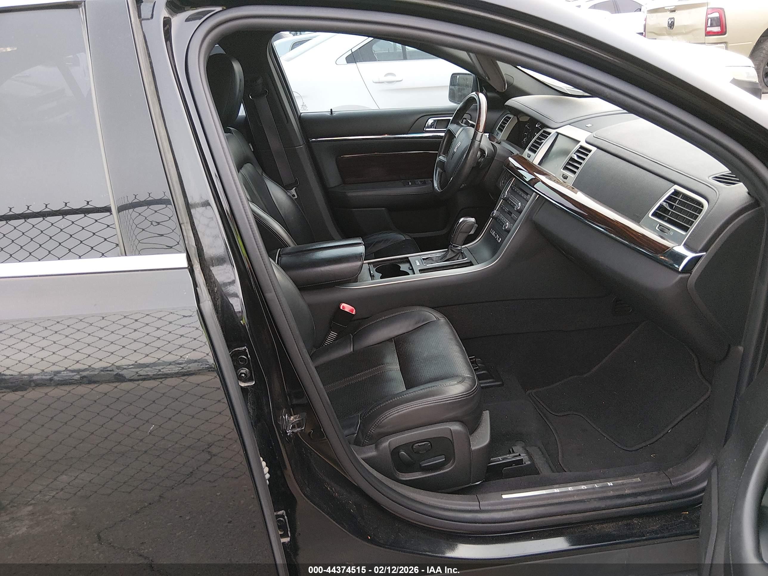 LINCOLN MKS image 5