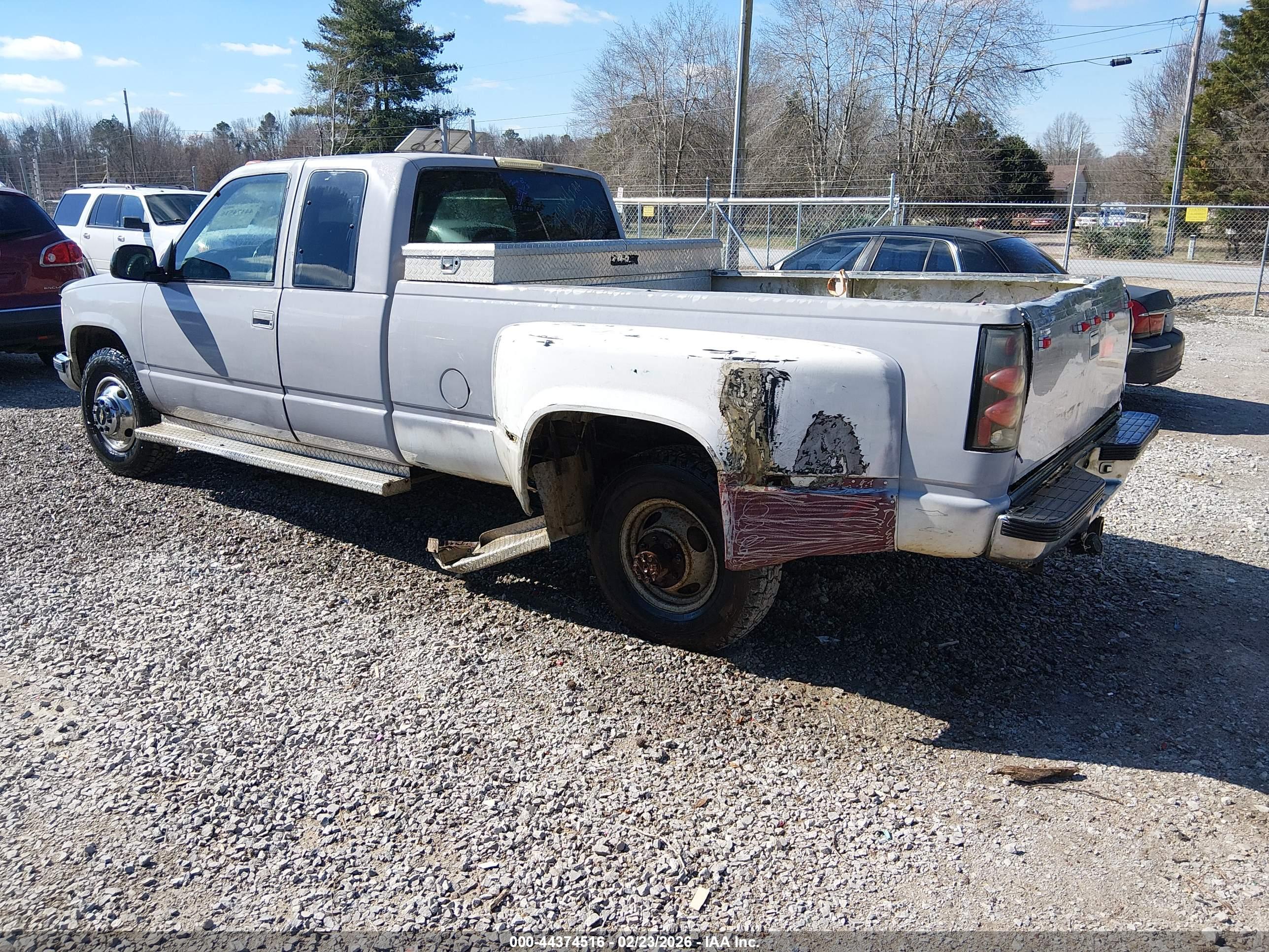 CHEVROLET GMT-400 image 3
