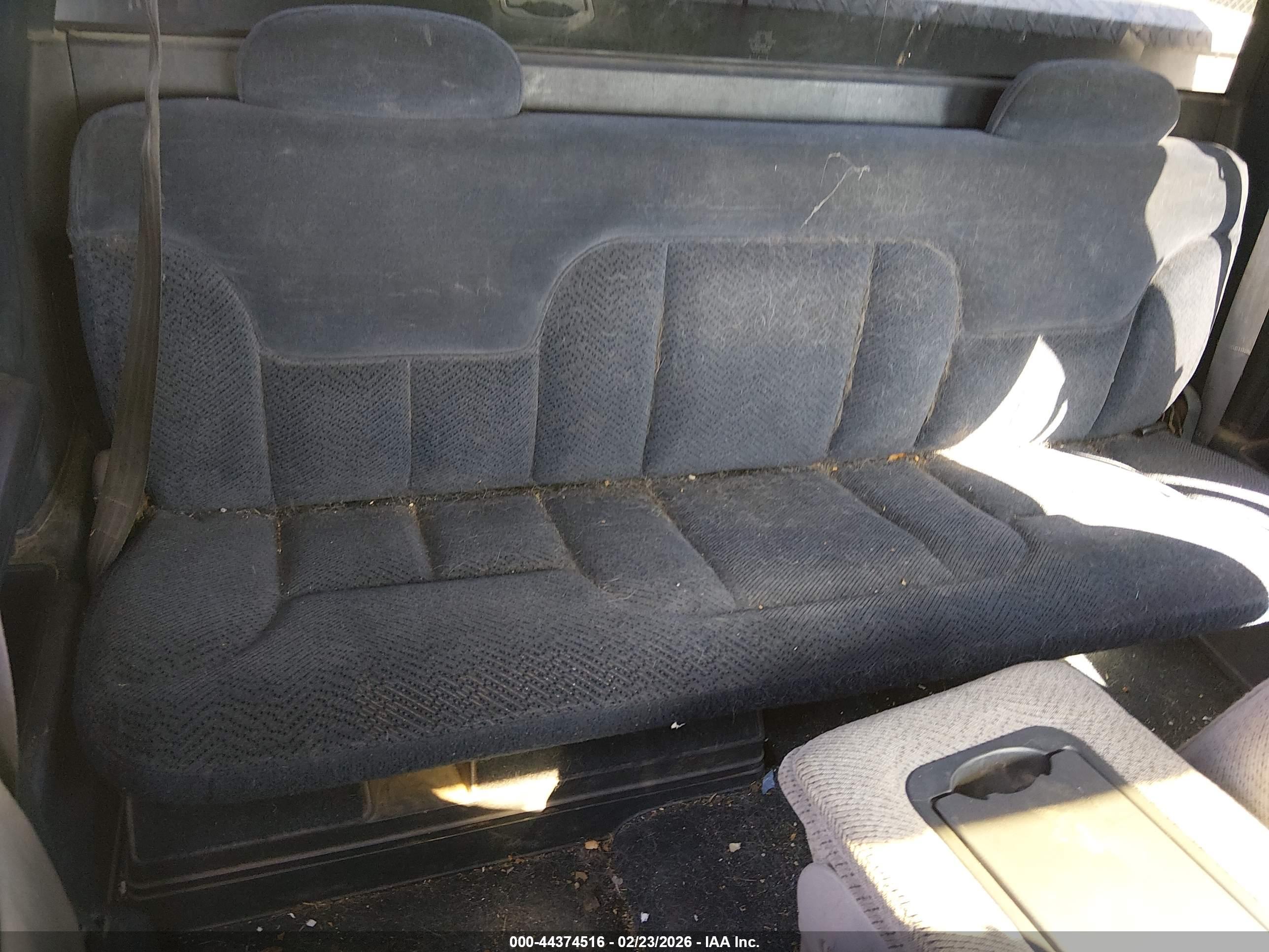 CHEVROLET GMT-400 image 8